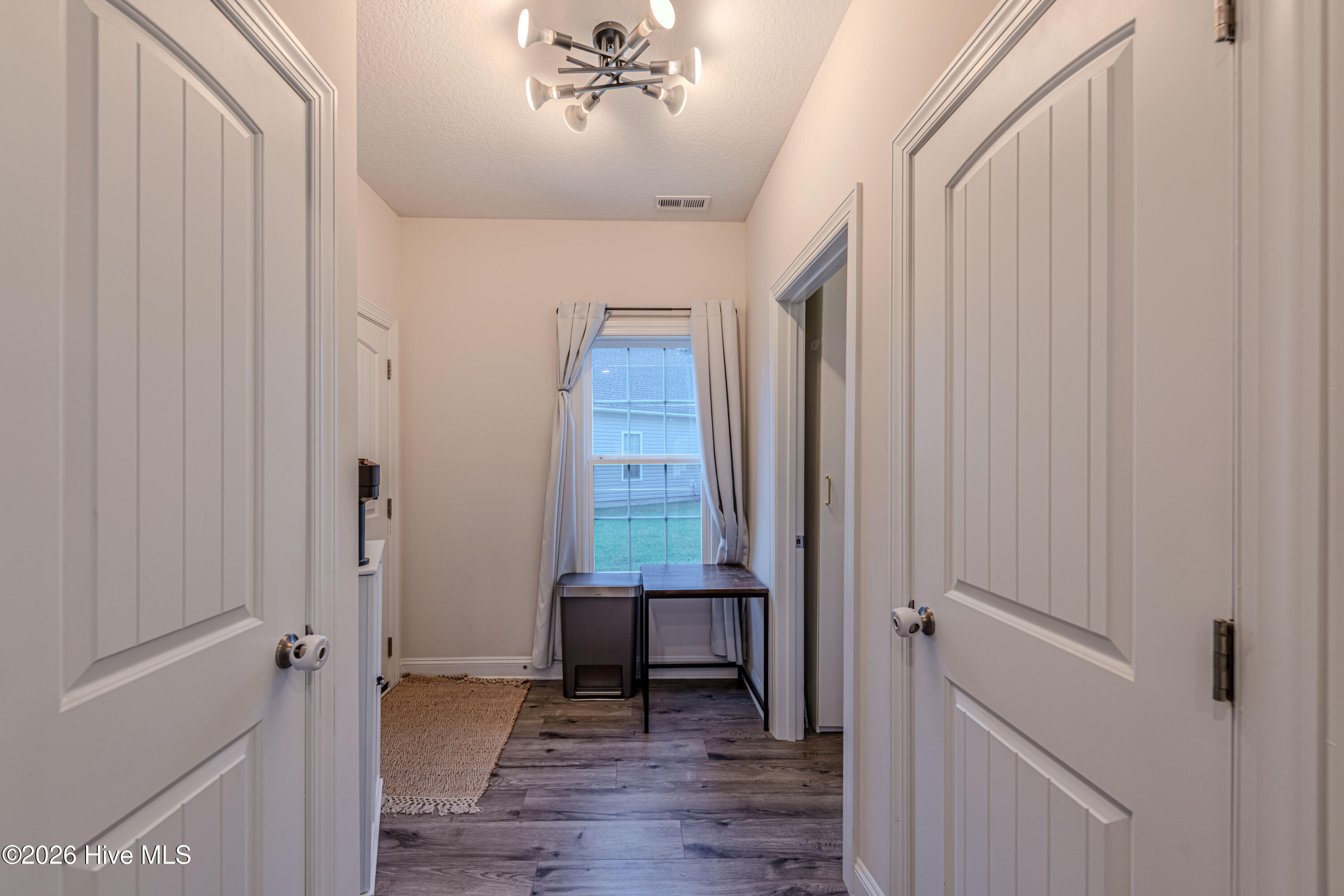 100570010 | Photo 26