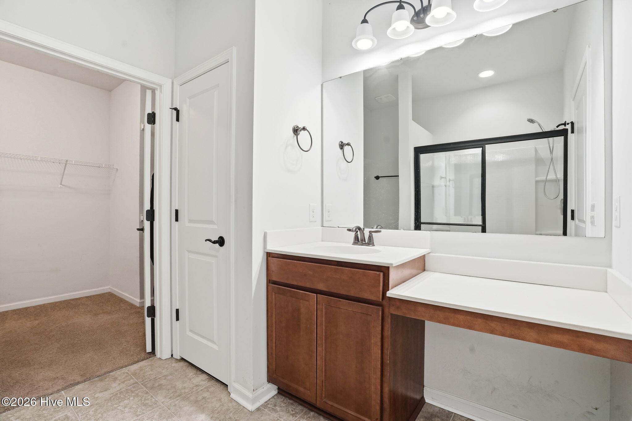 100560381 | Photo 15