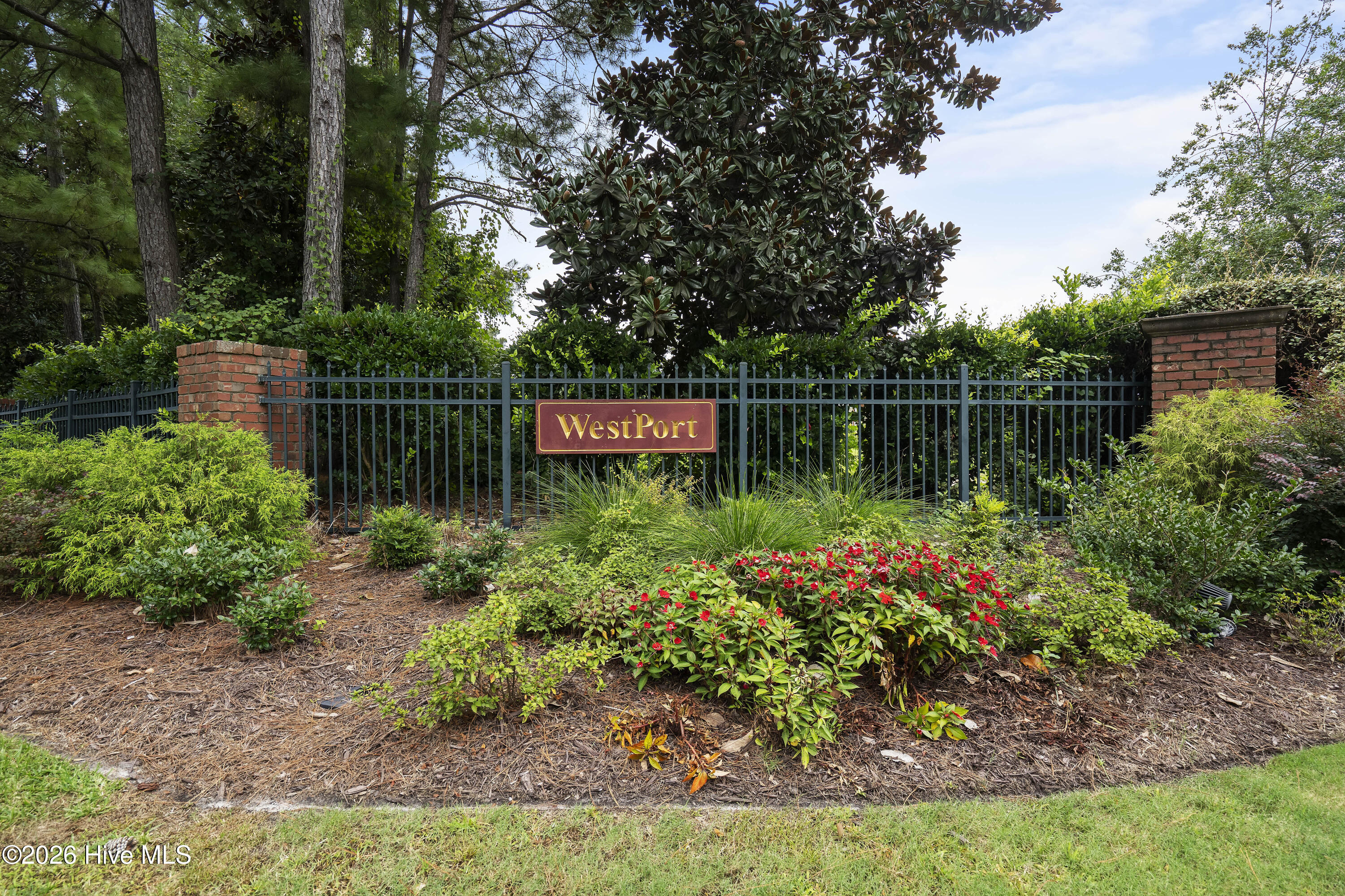 100562677 | Photo 51