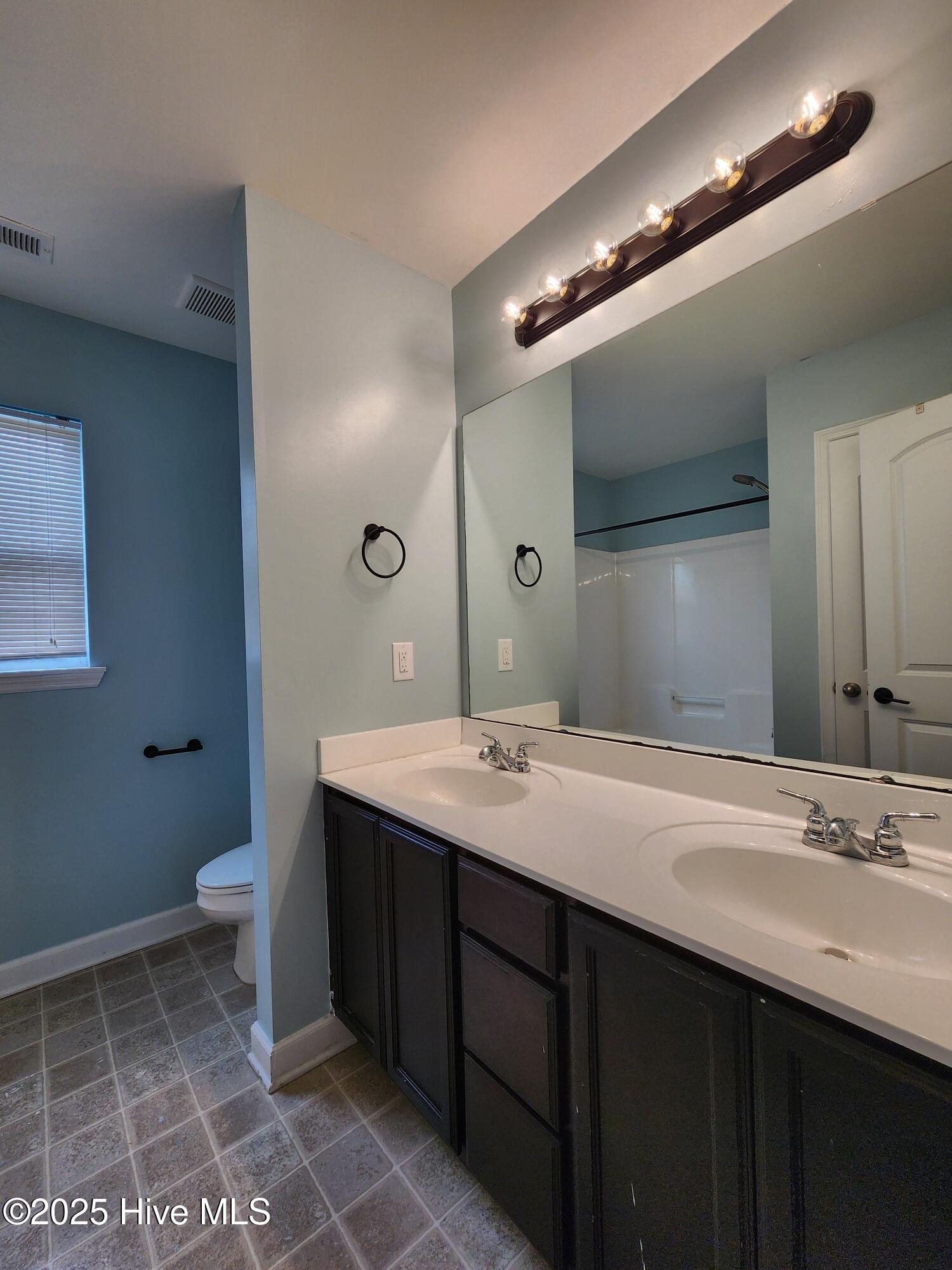 100563623 | Photo 28