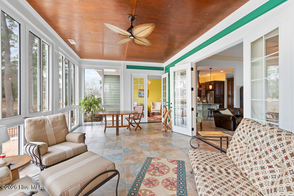 100558482 | Photo 32