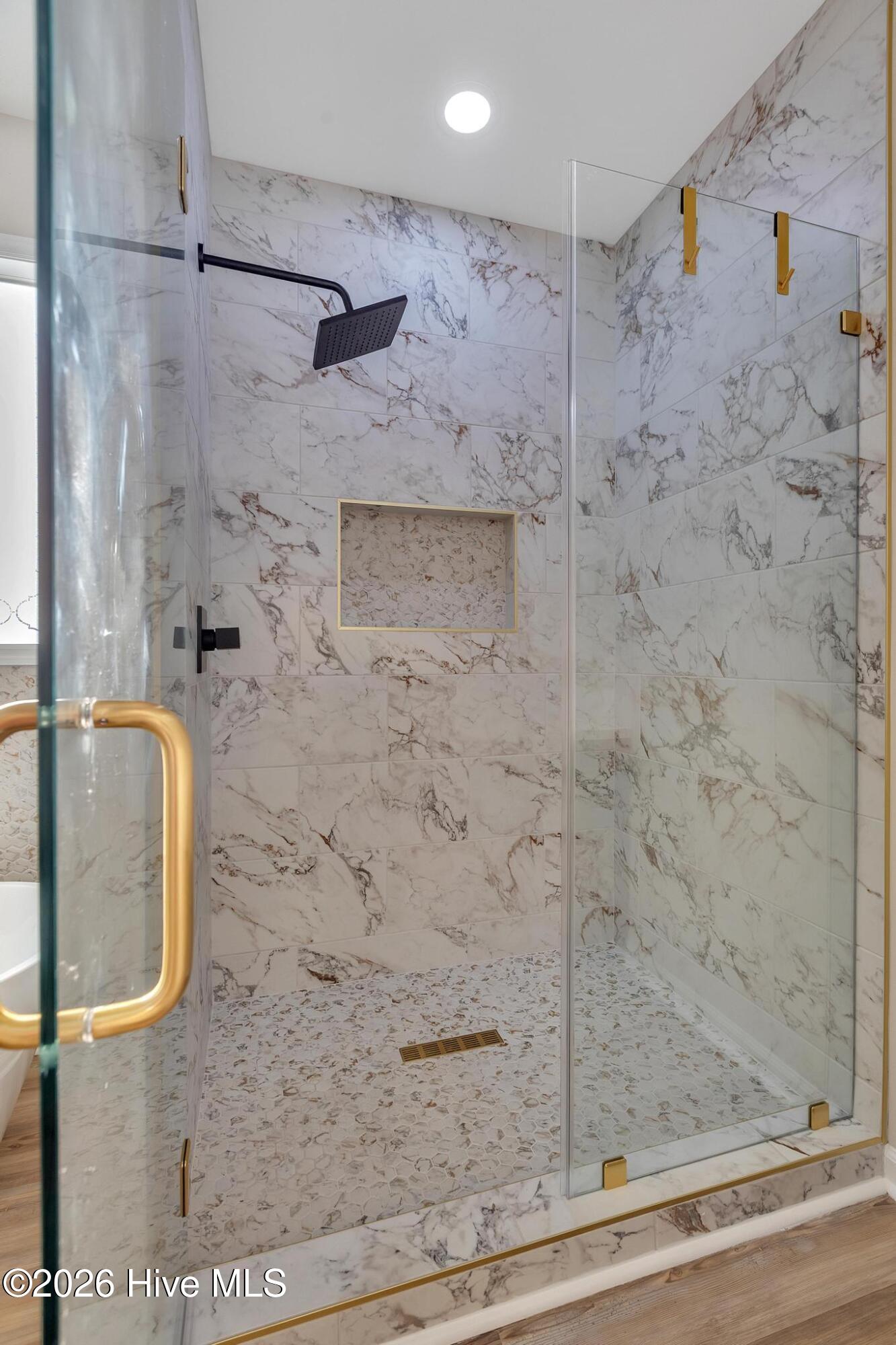 100552595 | Photo 32