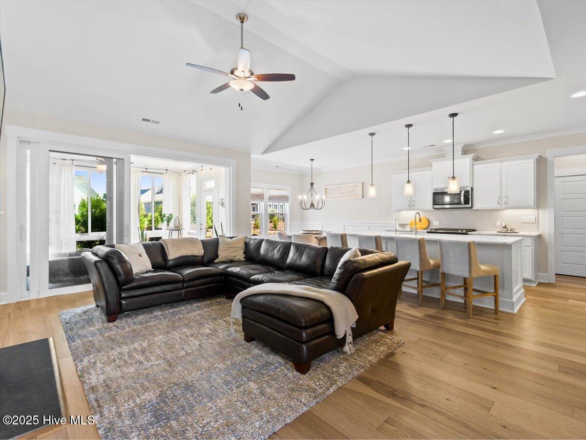 100516442 | Photo 10