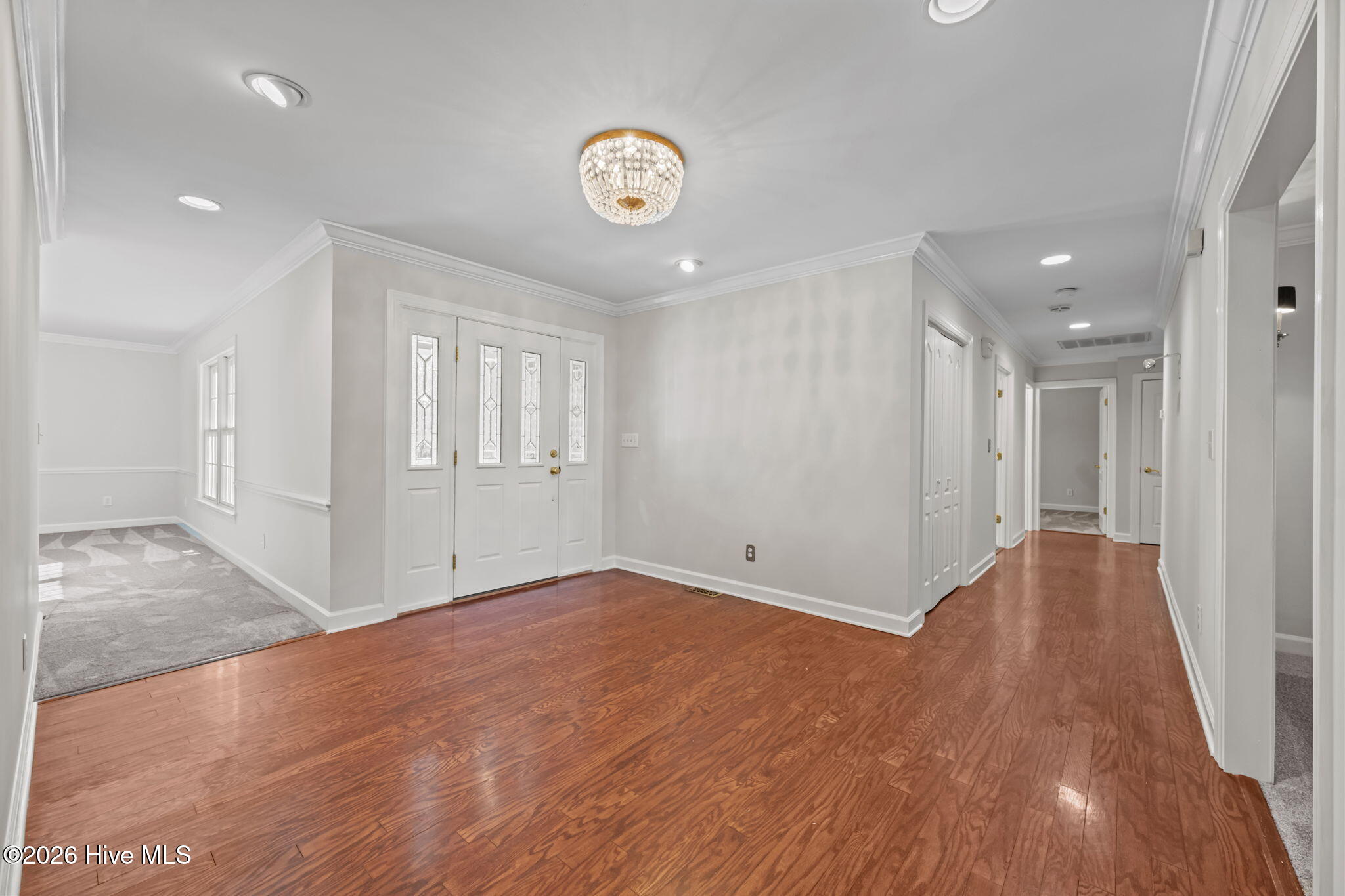 100542324 | Photo 43