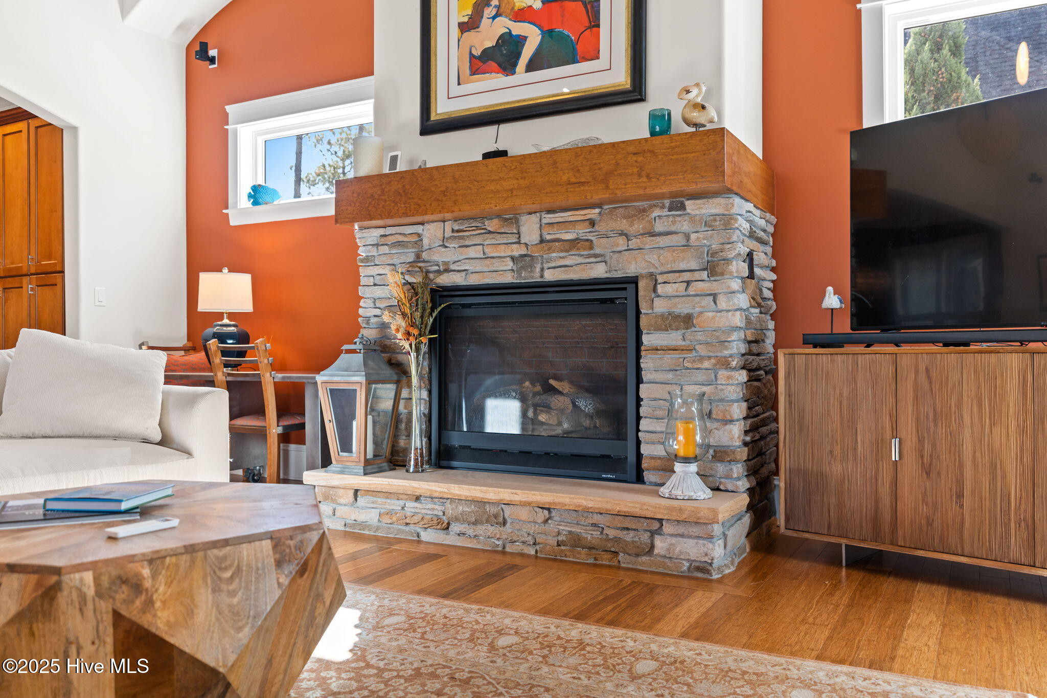 100540302 | Photo 27