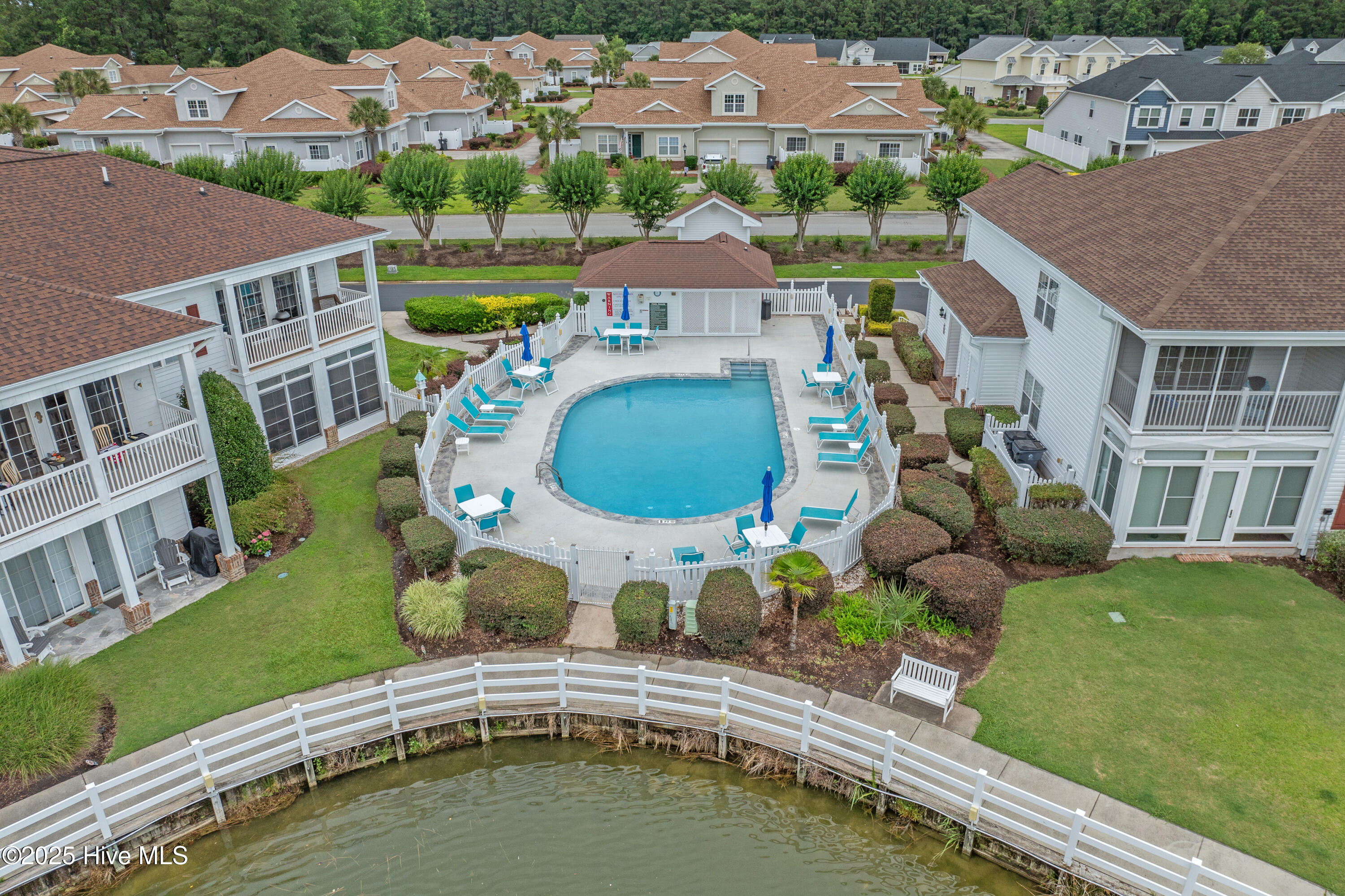 100536950 | Photo 41