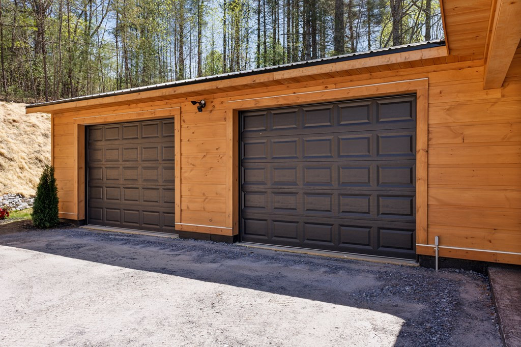 Oversized 2-car garage
