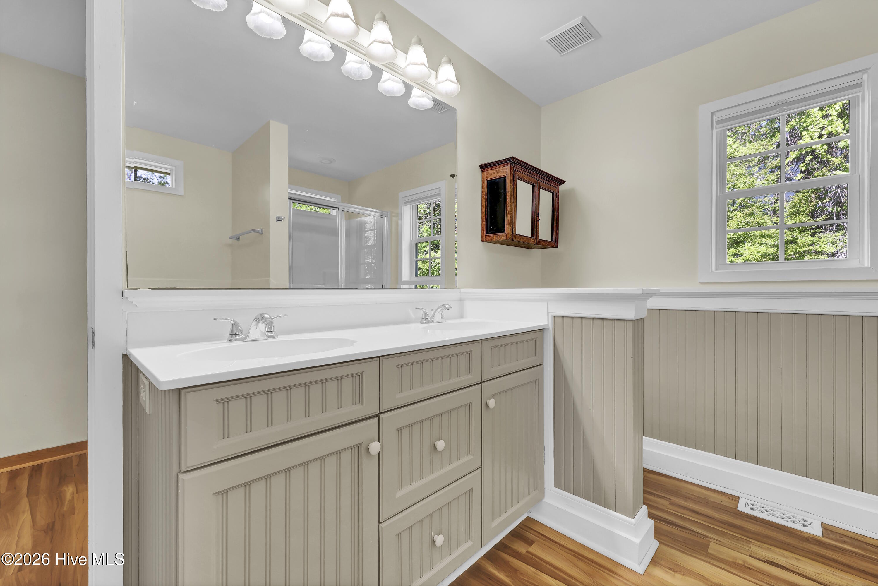 100568630 | Photo 13