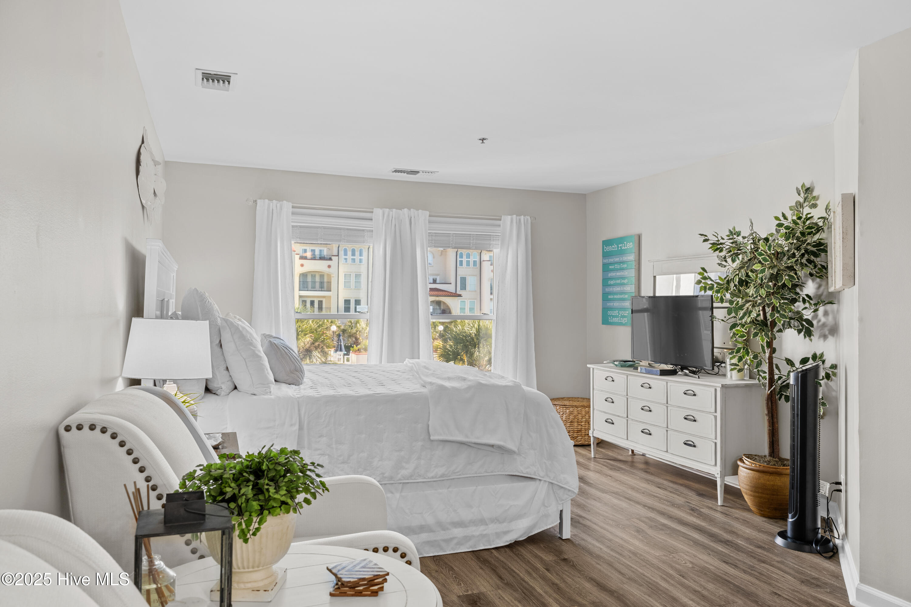 100530467 | Photo 24