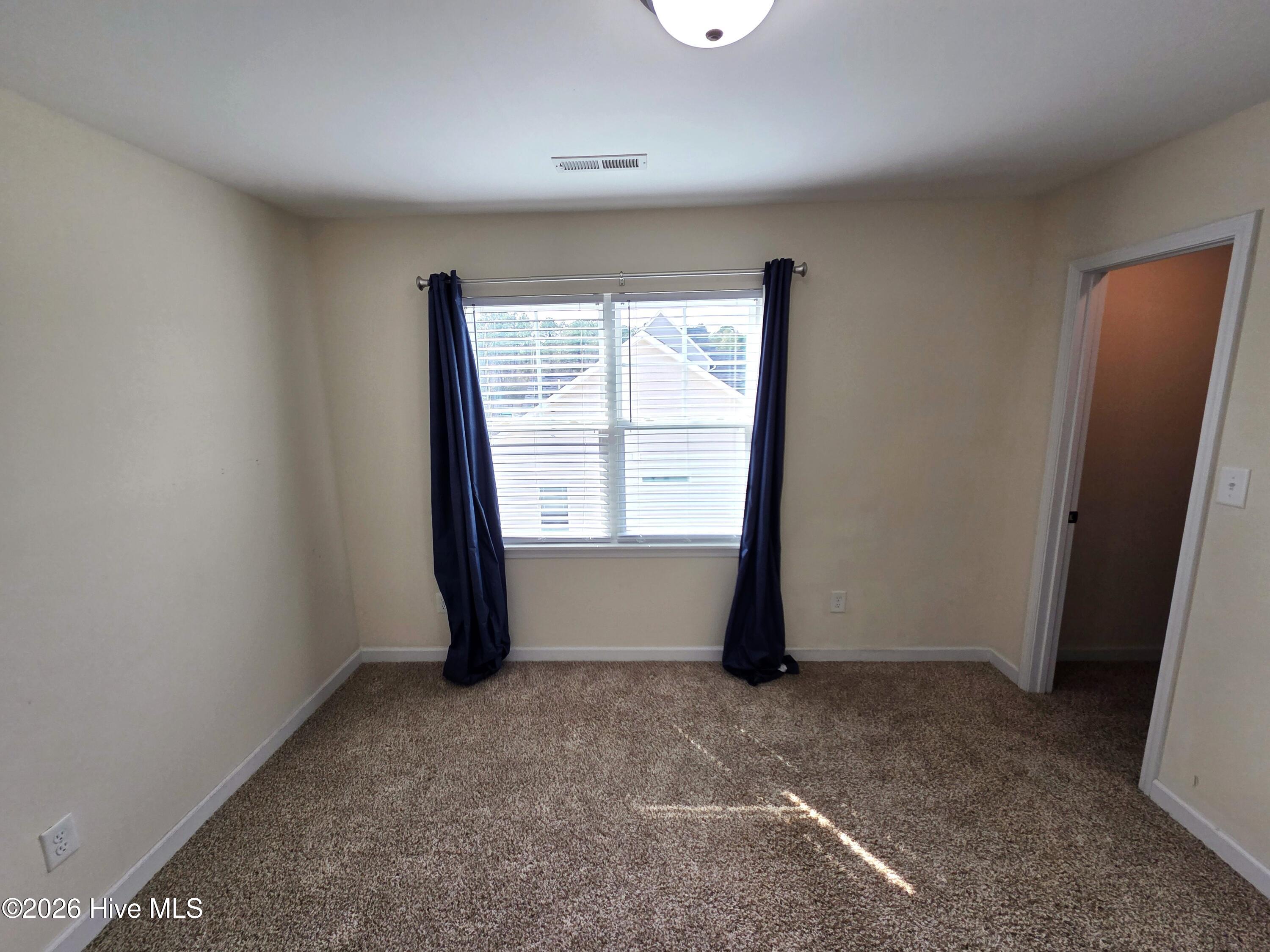 100527843 | Photo 52