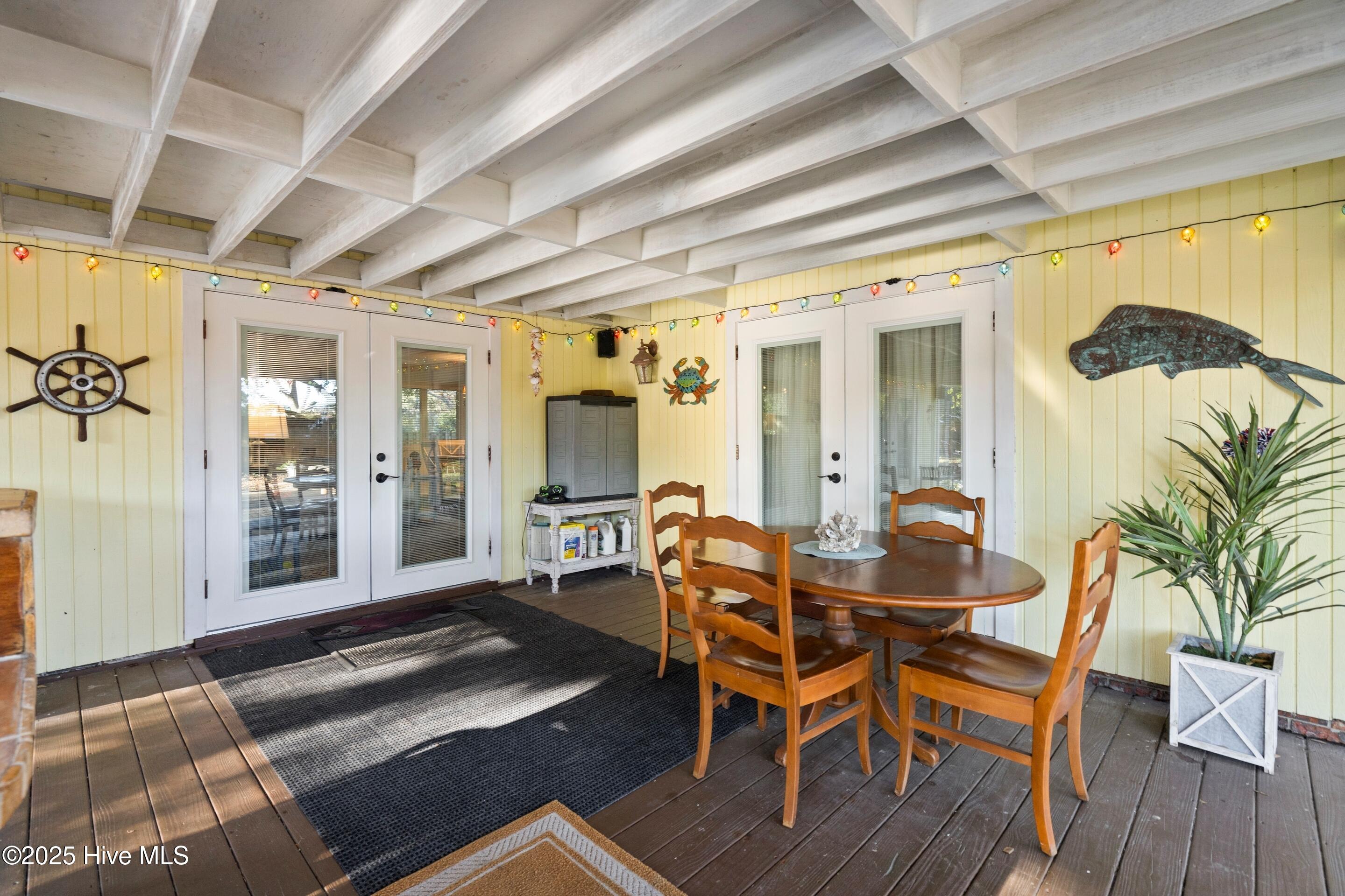 100545026 | Photo 40