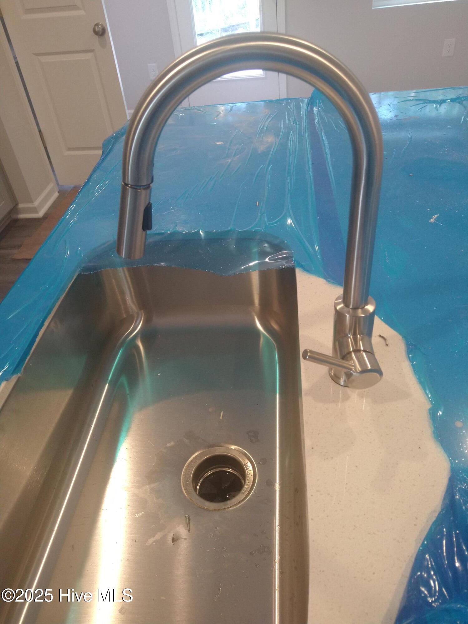 2102 Kitchen Sink/Faucet