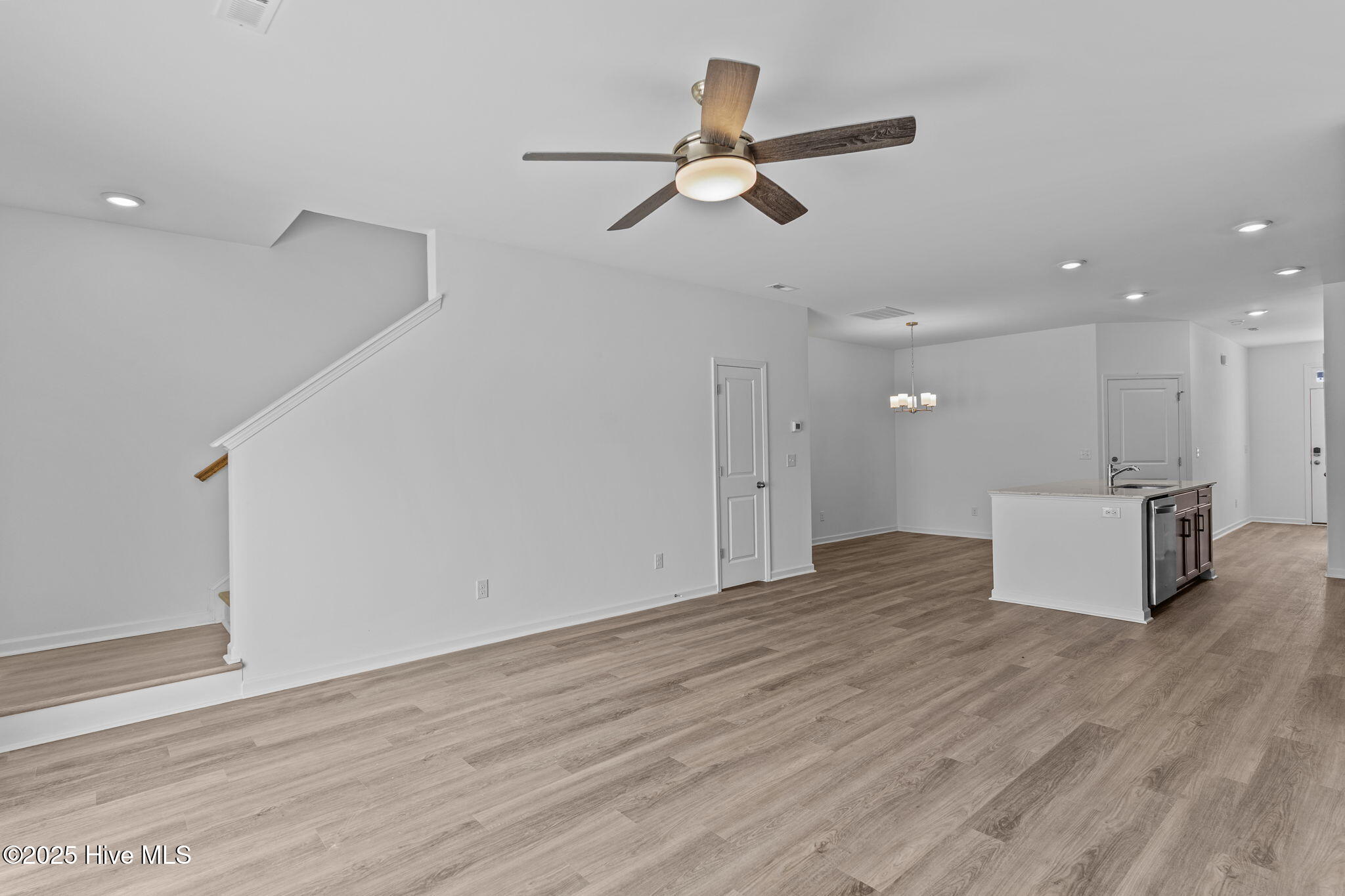 100517036 | Photo 18