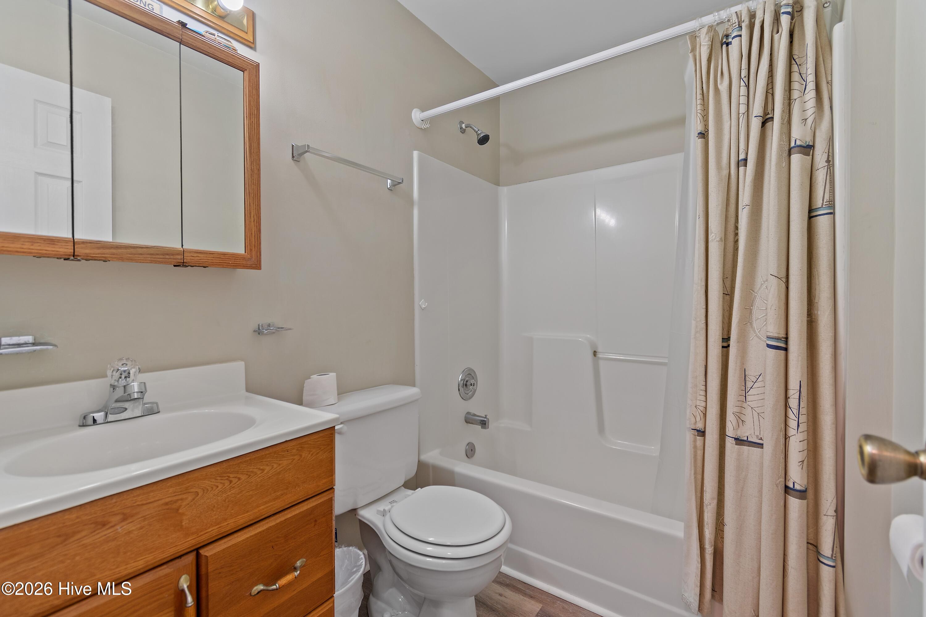 100569880 | Photo 15