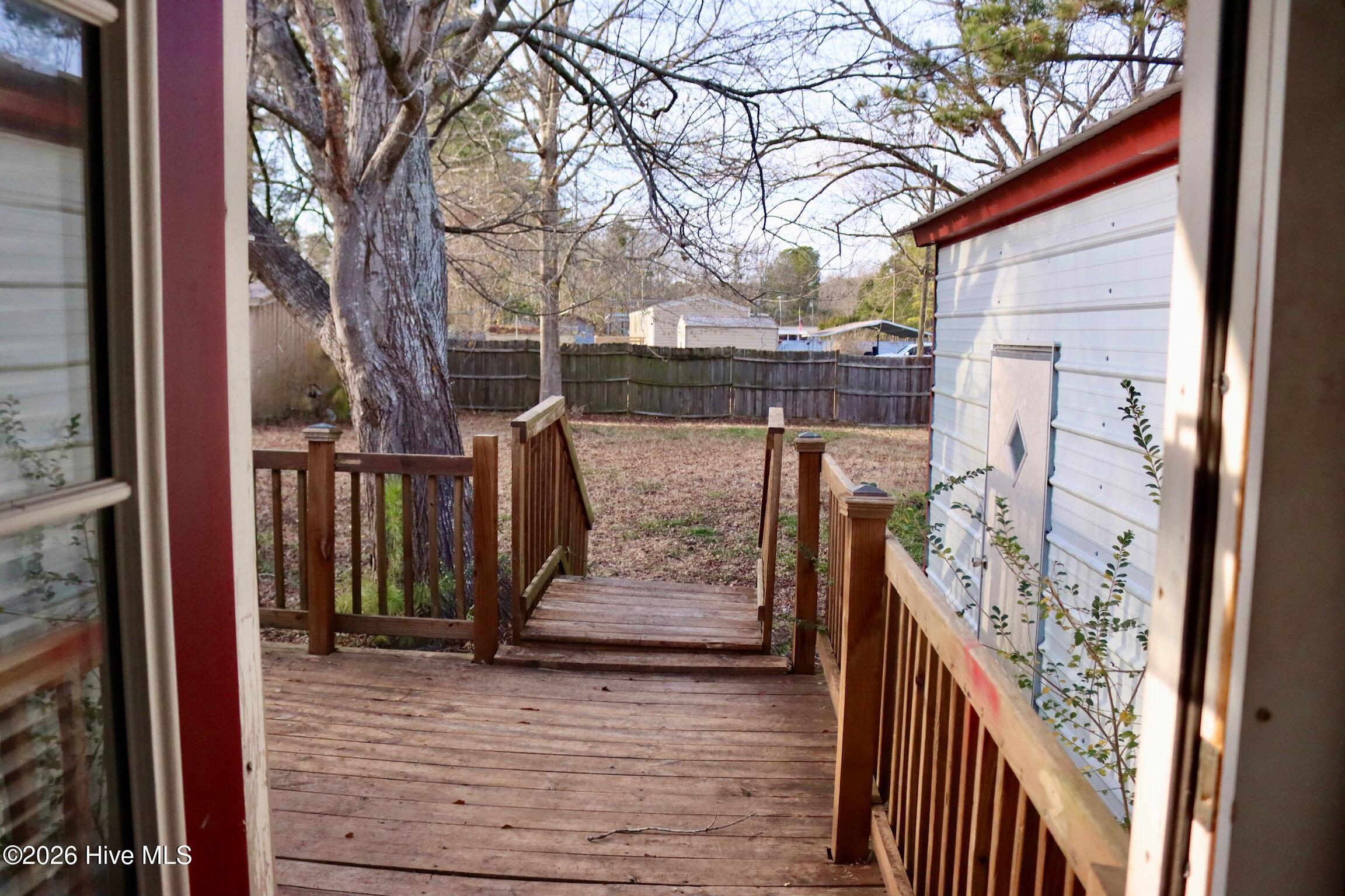 100547933 | Photo 40