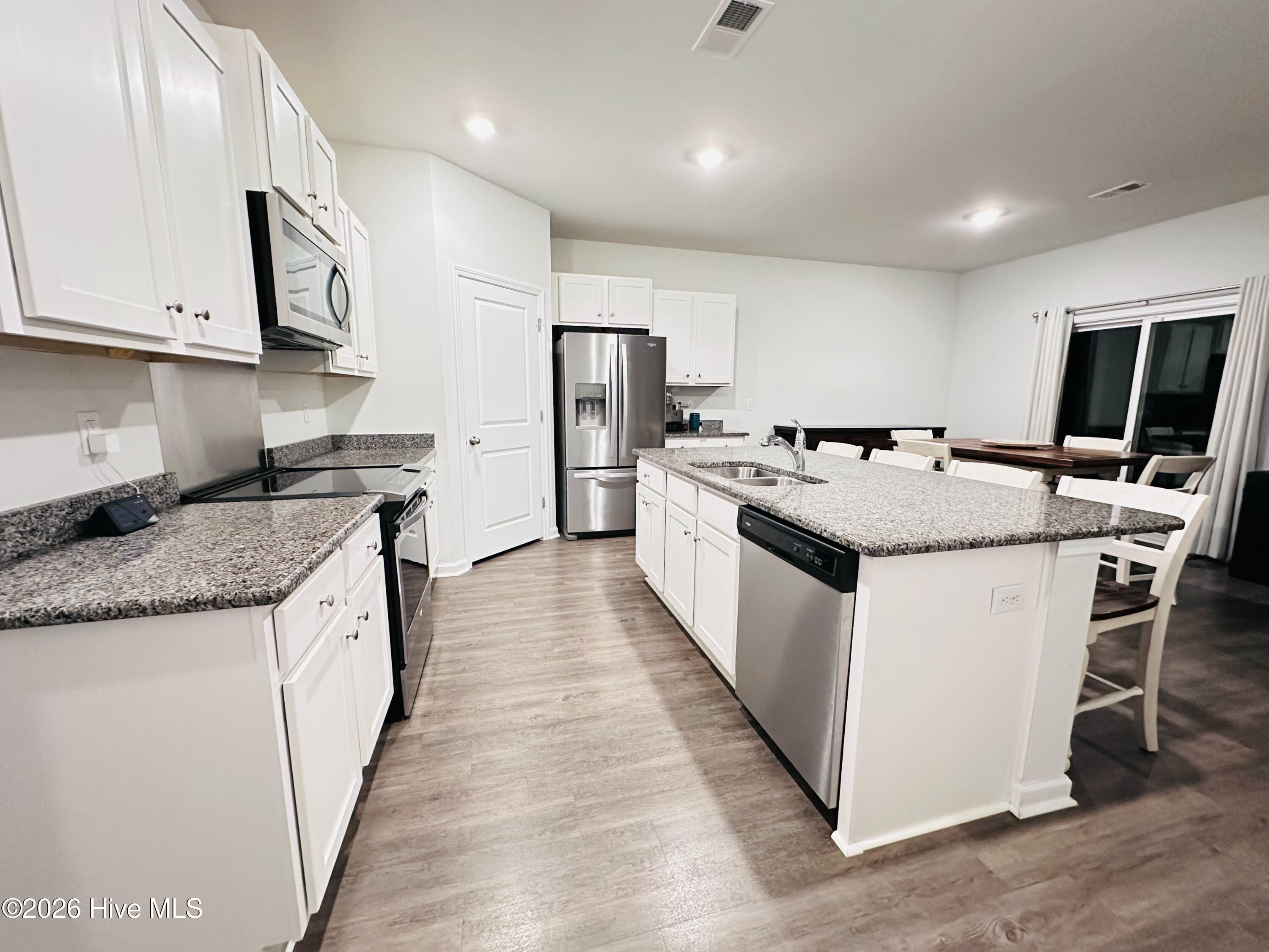 100555110 | Photo 16