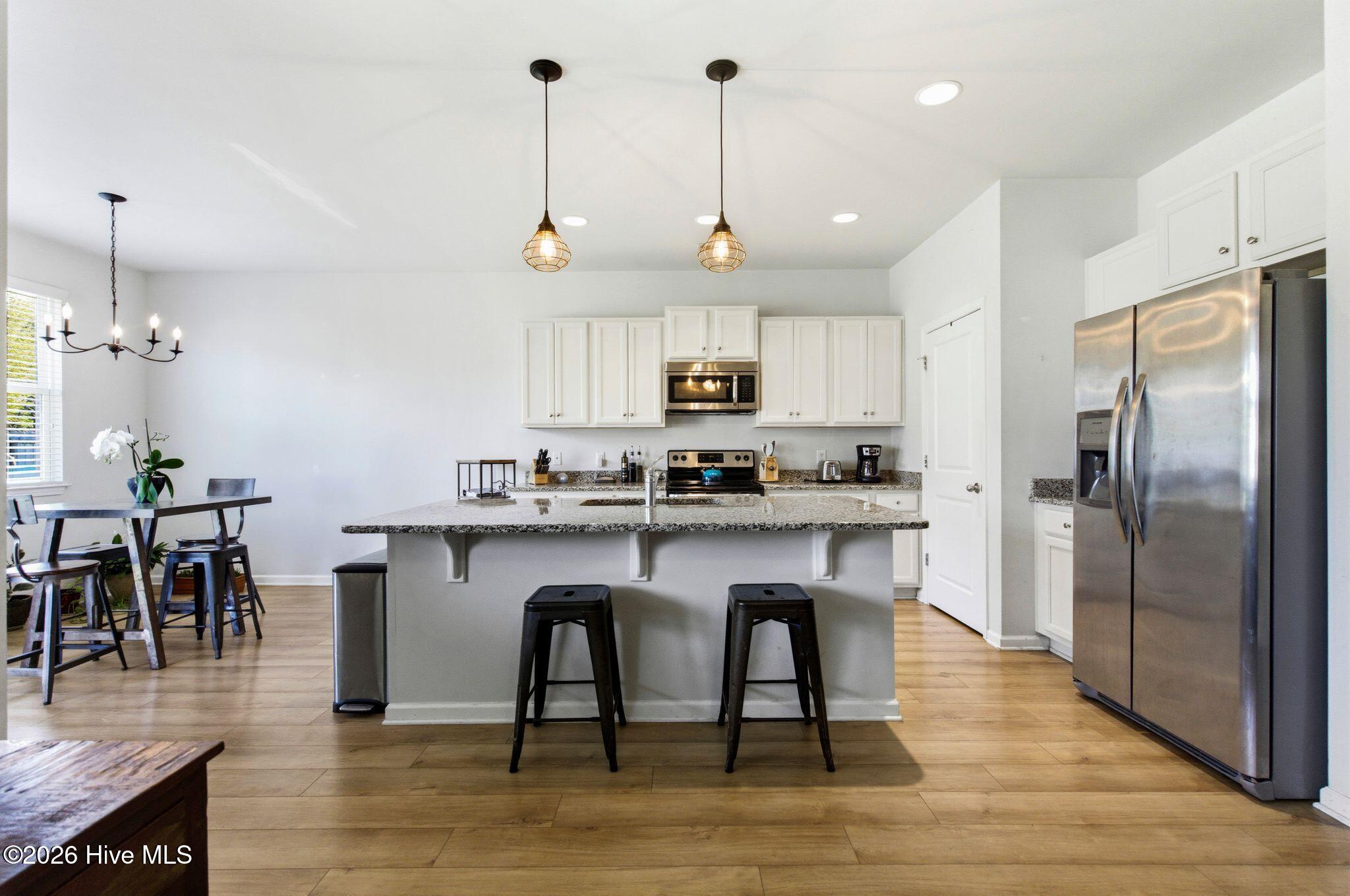 100566850 | Photo 14