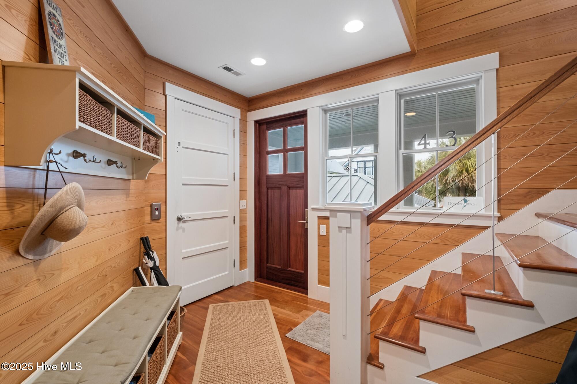 100492328 | Photo 39