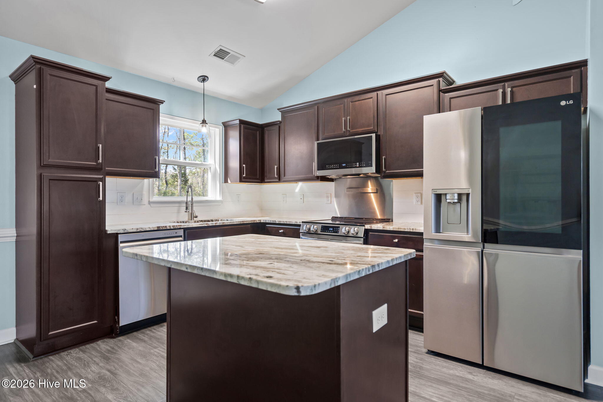 100561412 | Photo 13