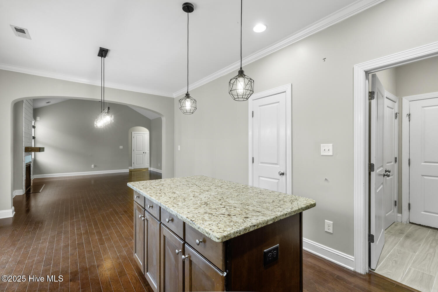 100540361 | Photo 10