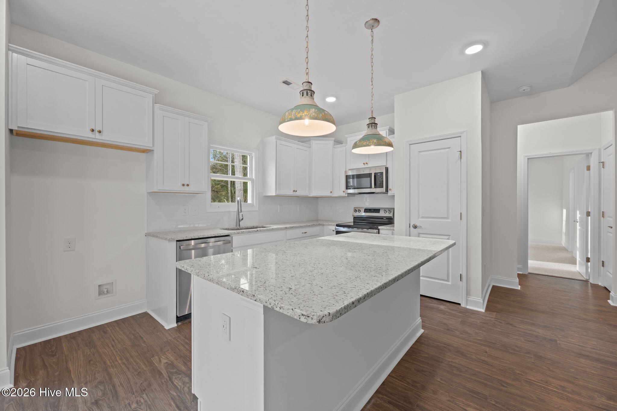 100528605 | Photo 14