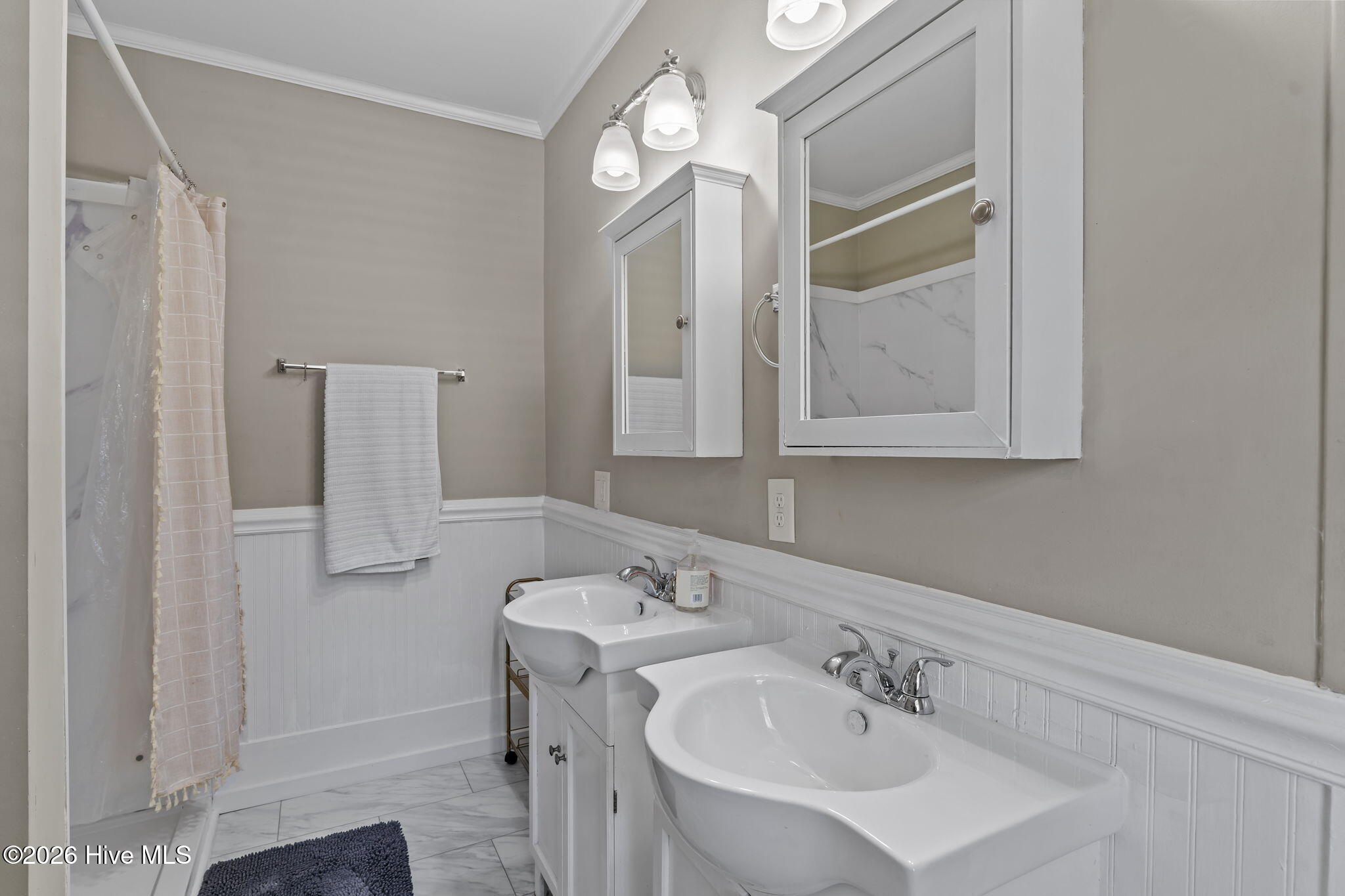 100561310 | Photo 25