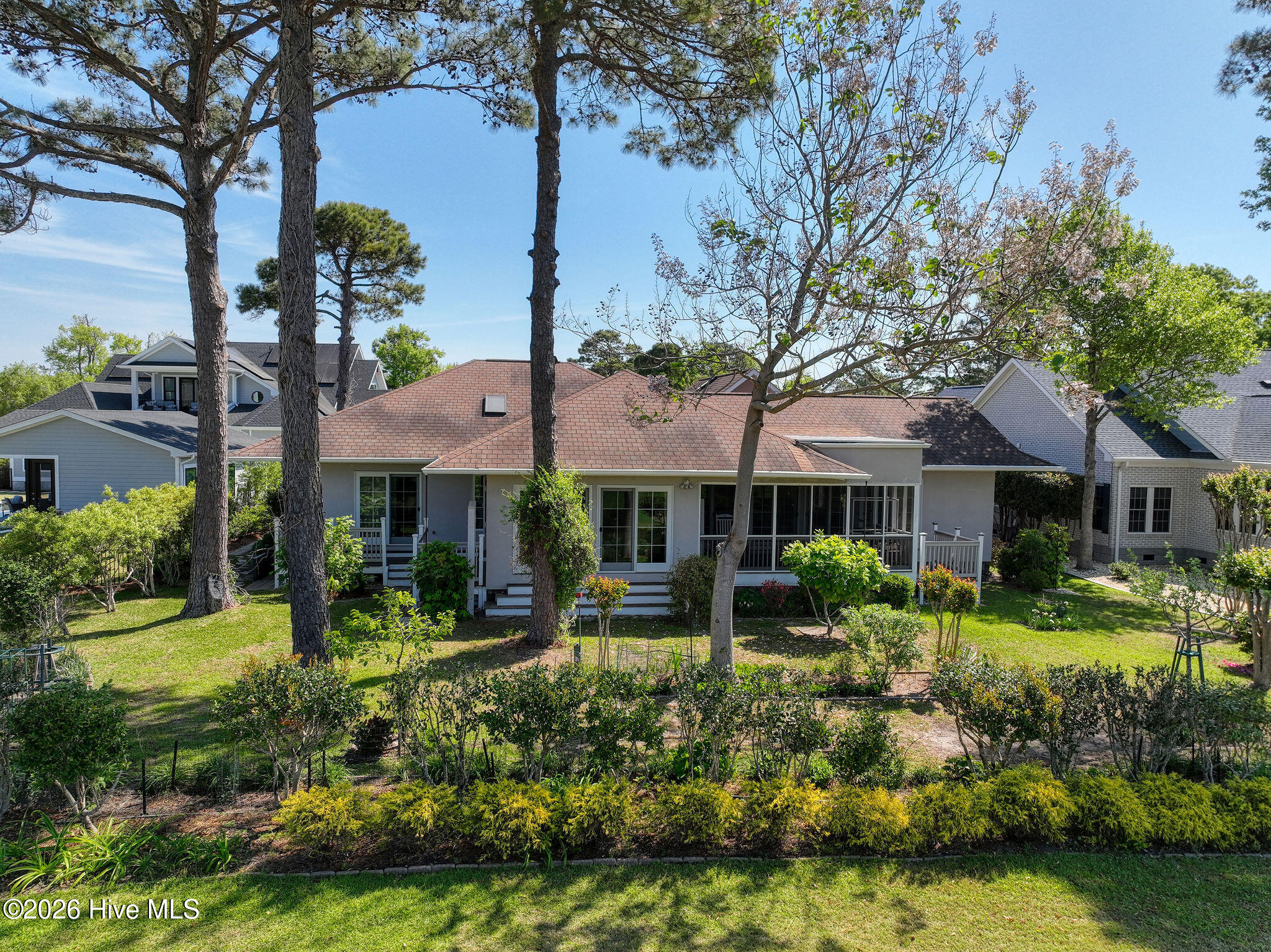 100569152 | Photo 87