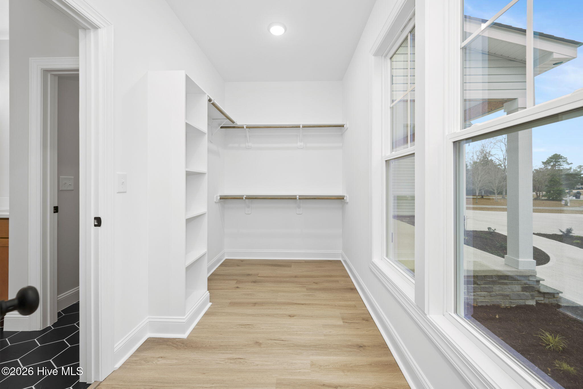 100516022 | Photo 46