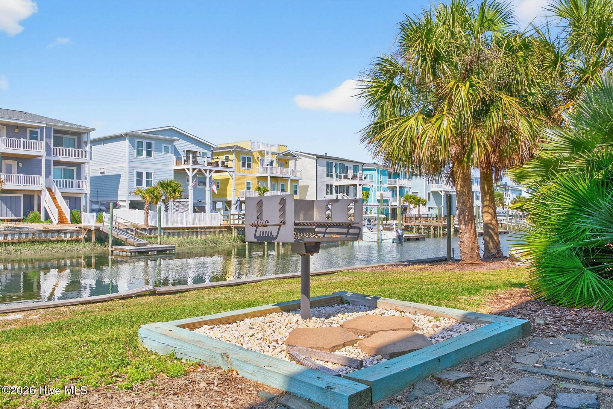 100564283 | Photo 51