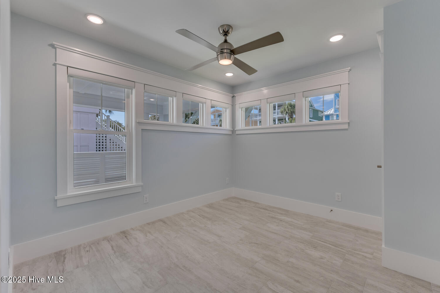 100537523 | Photo 38