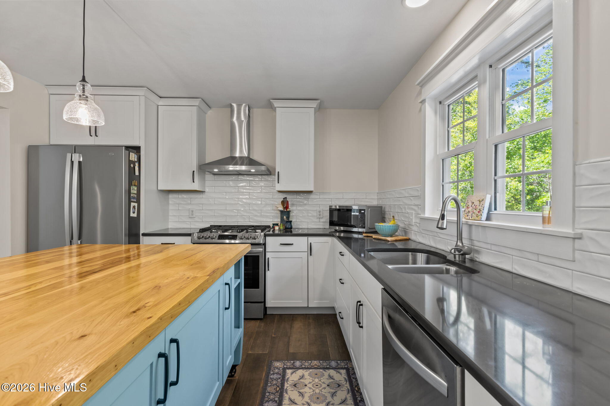 100569957 | Photo 11