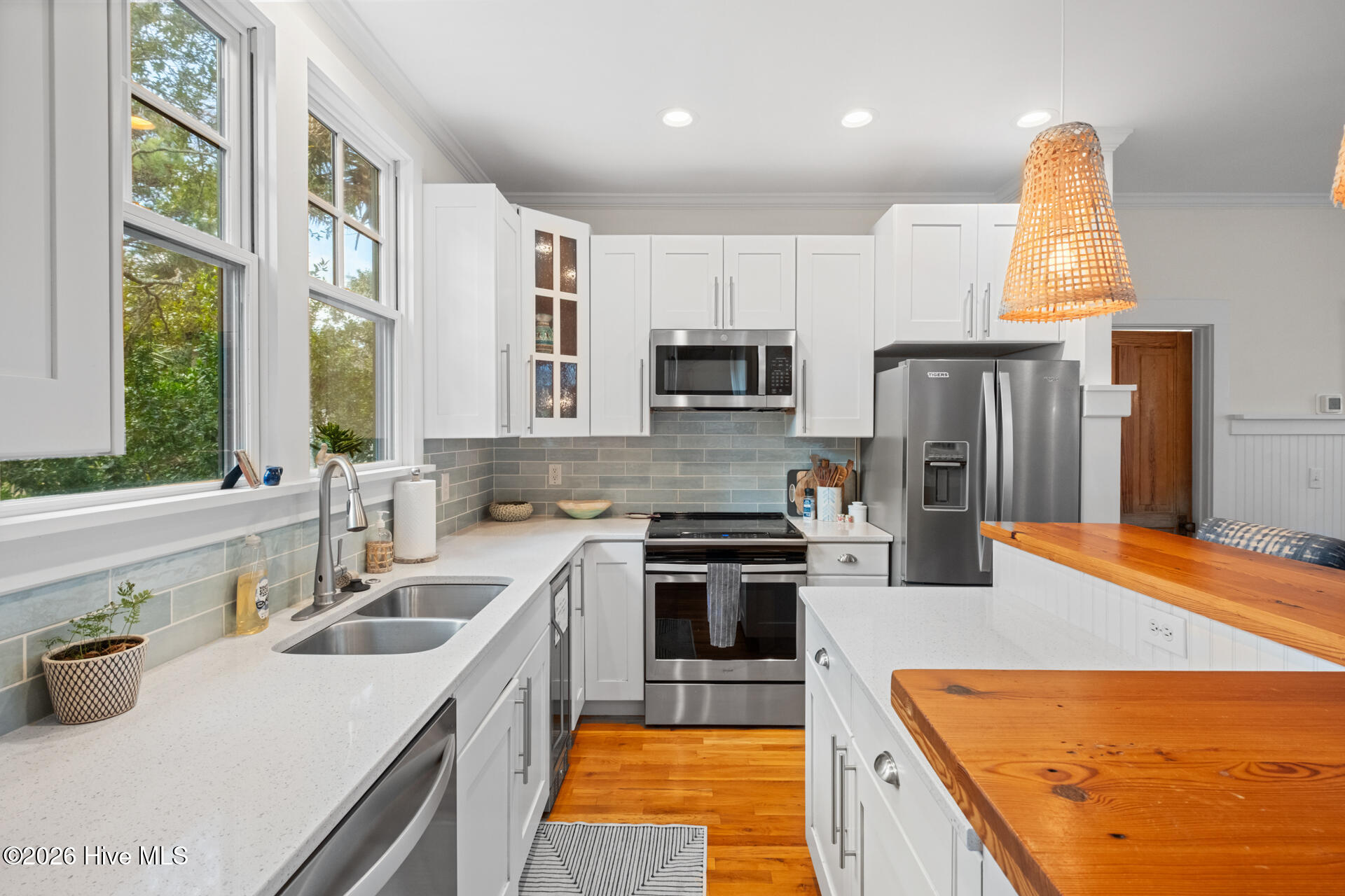 100560267 | Photo 14