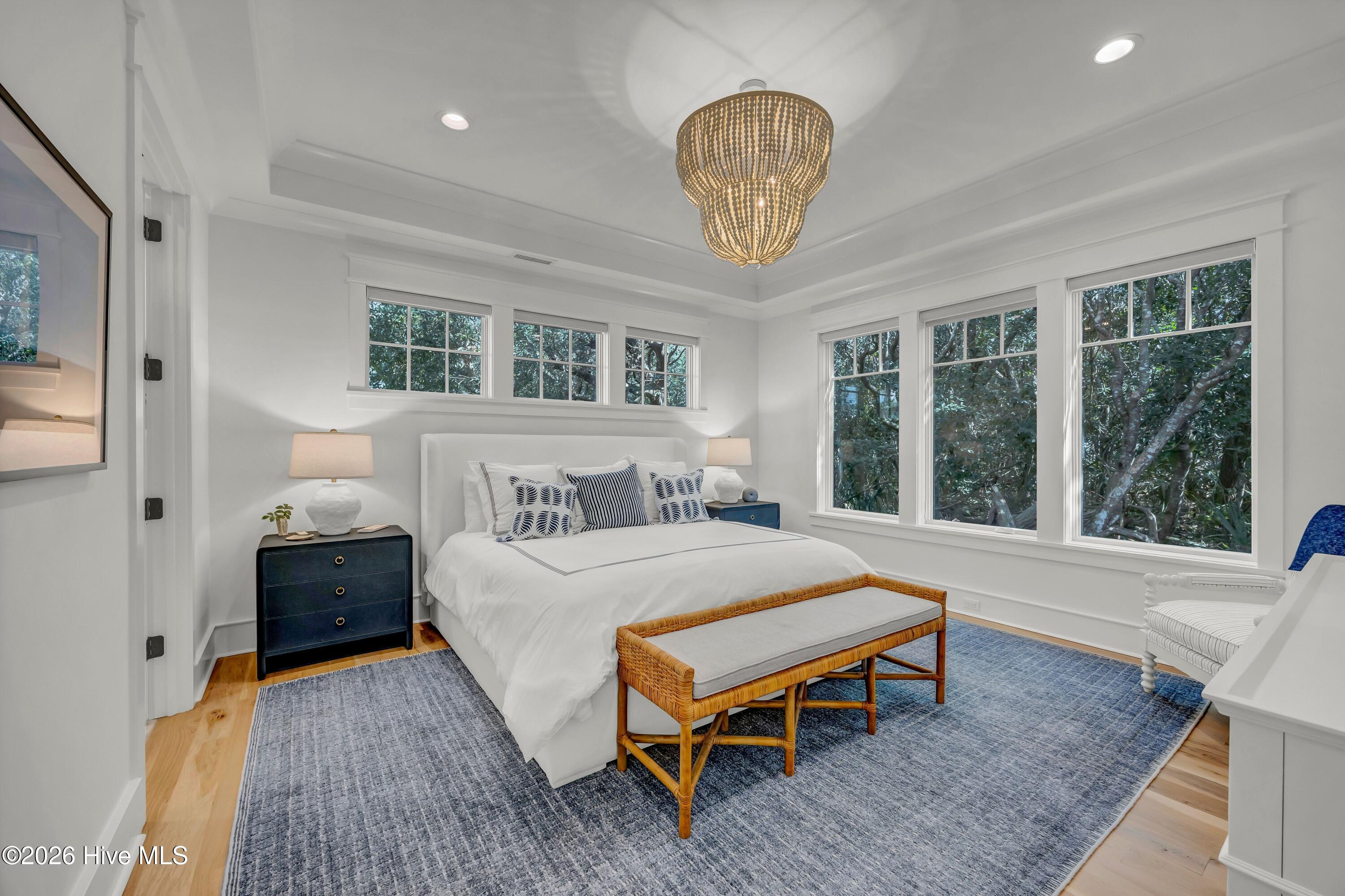 100567930 | Photo 25