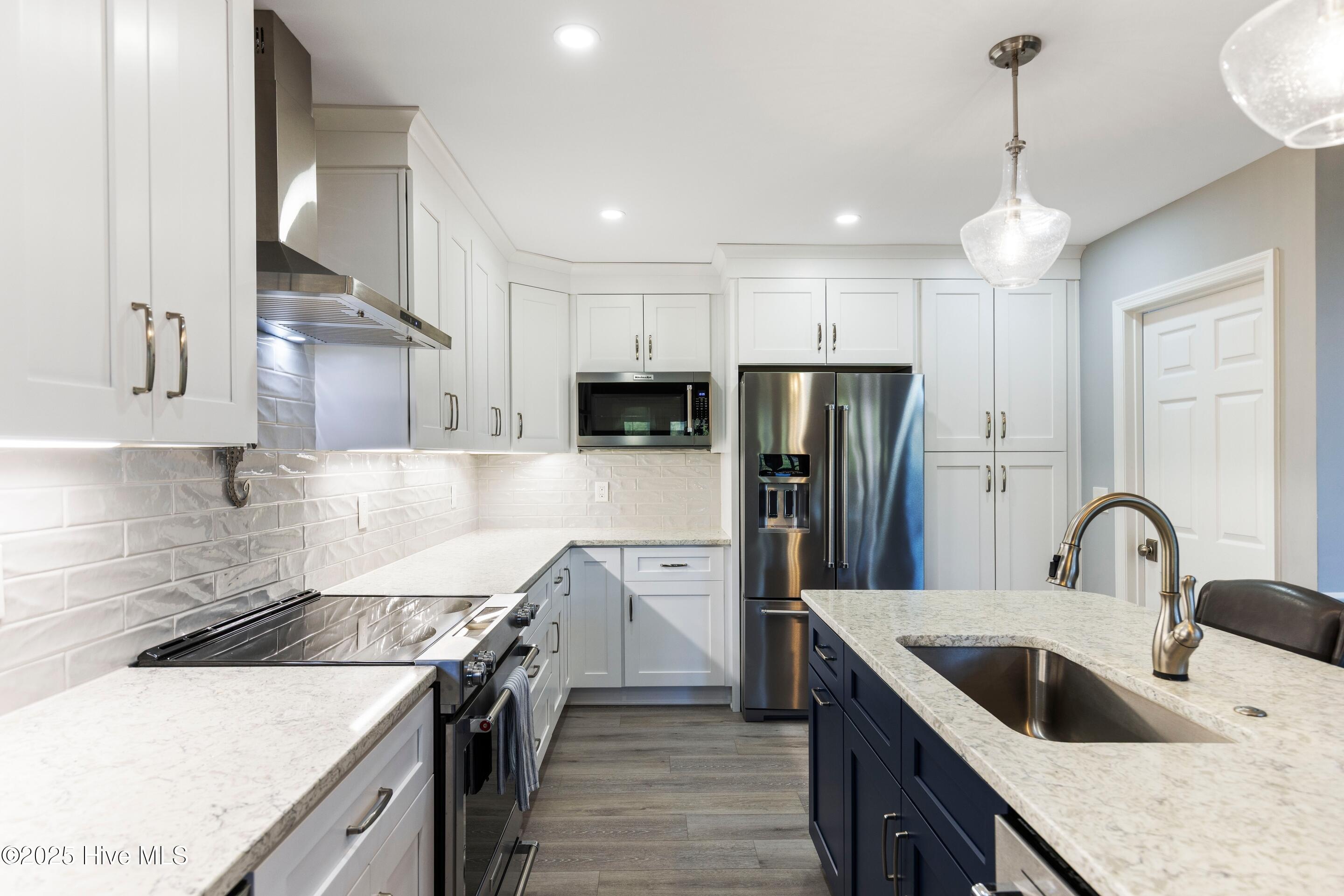 100541772 | Photo 15