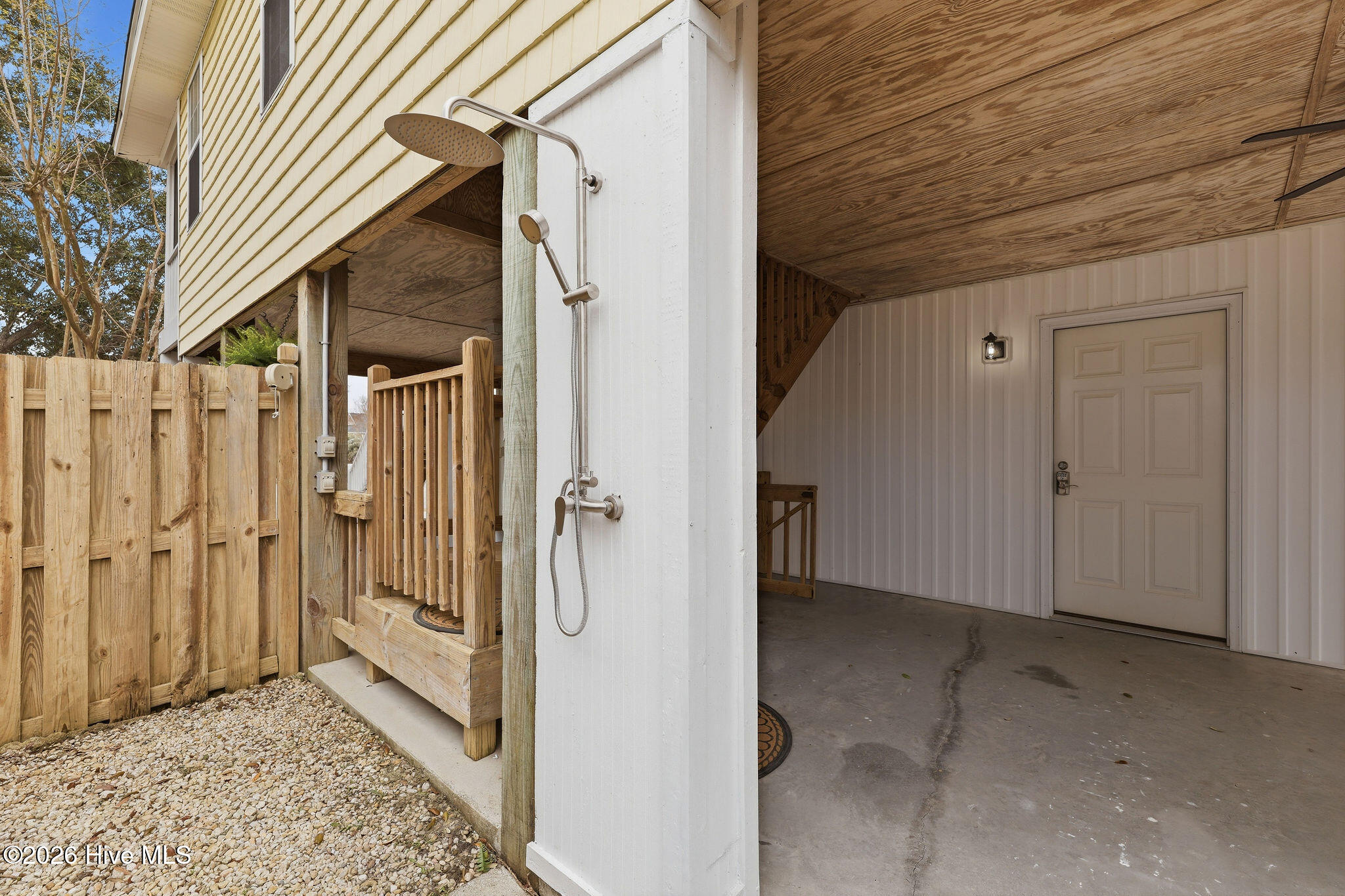 100562834 | Photo 11