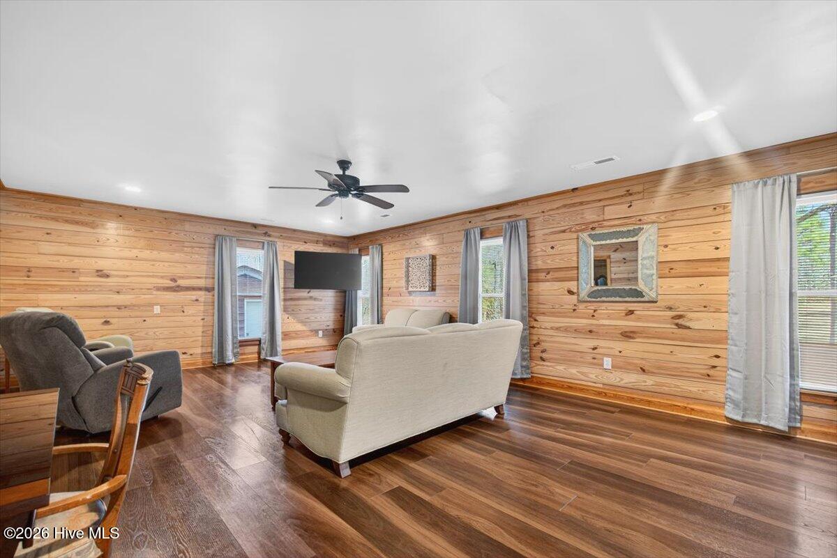 100551580 | Photo 18