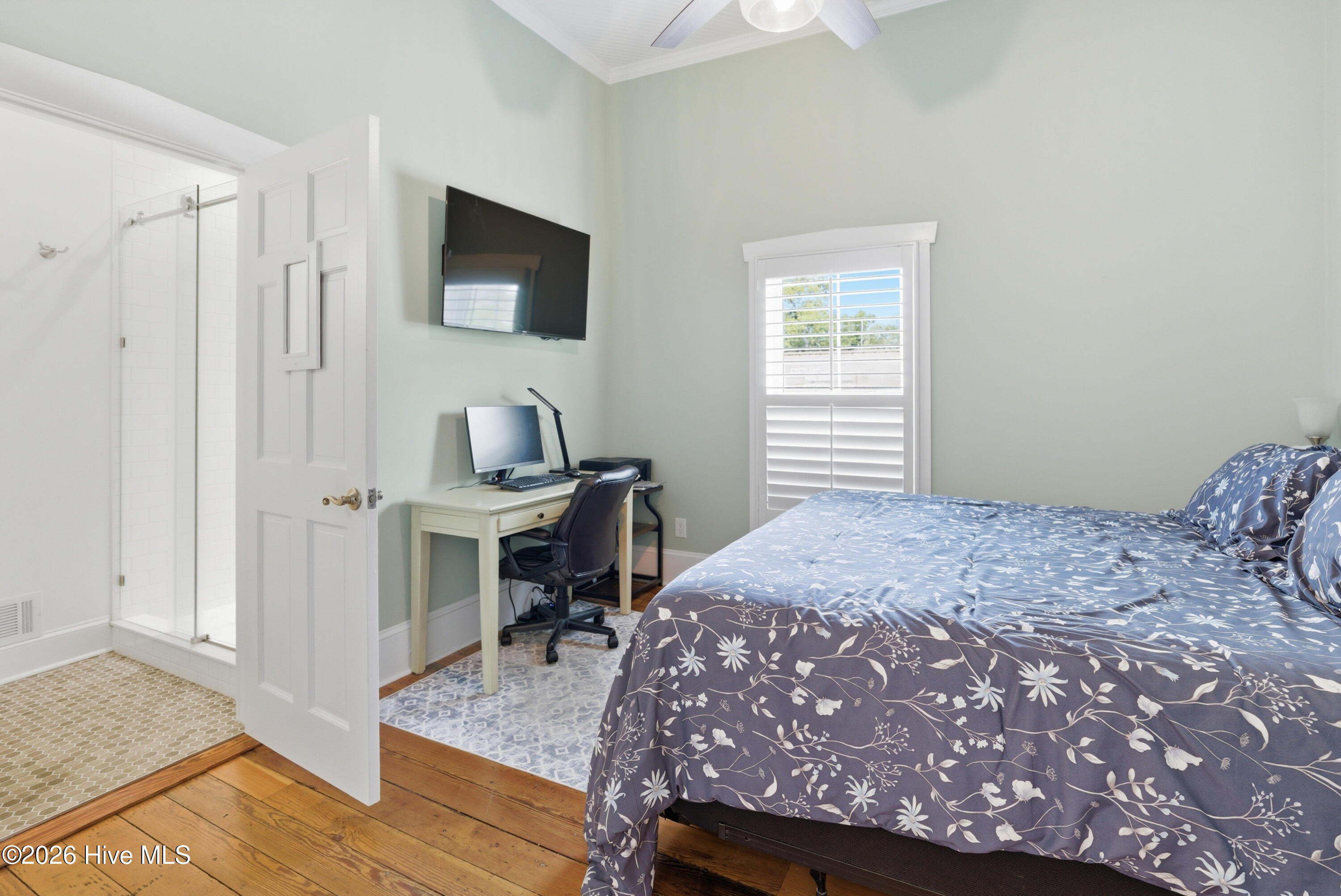 100565818 | Photo 18