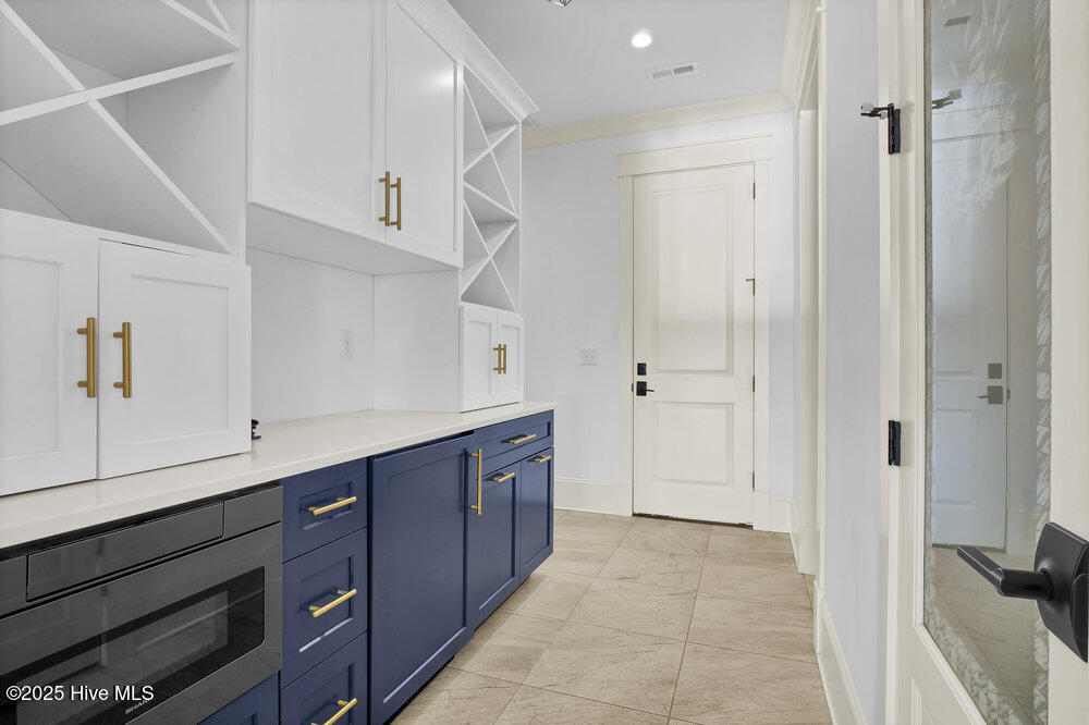 100537011 | Photo 26