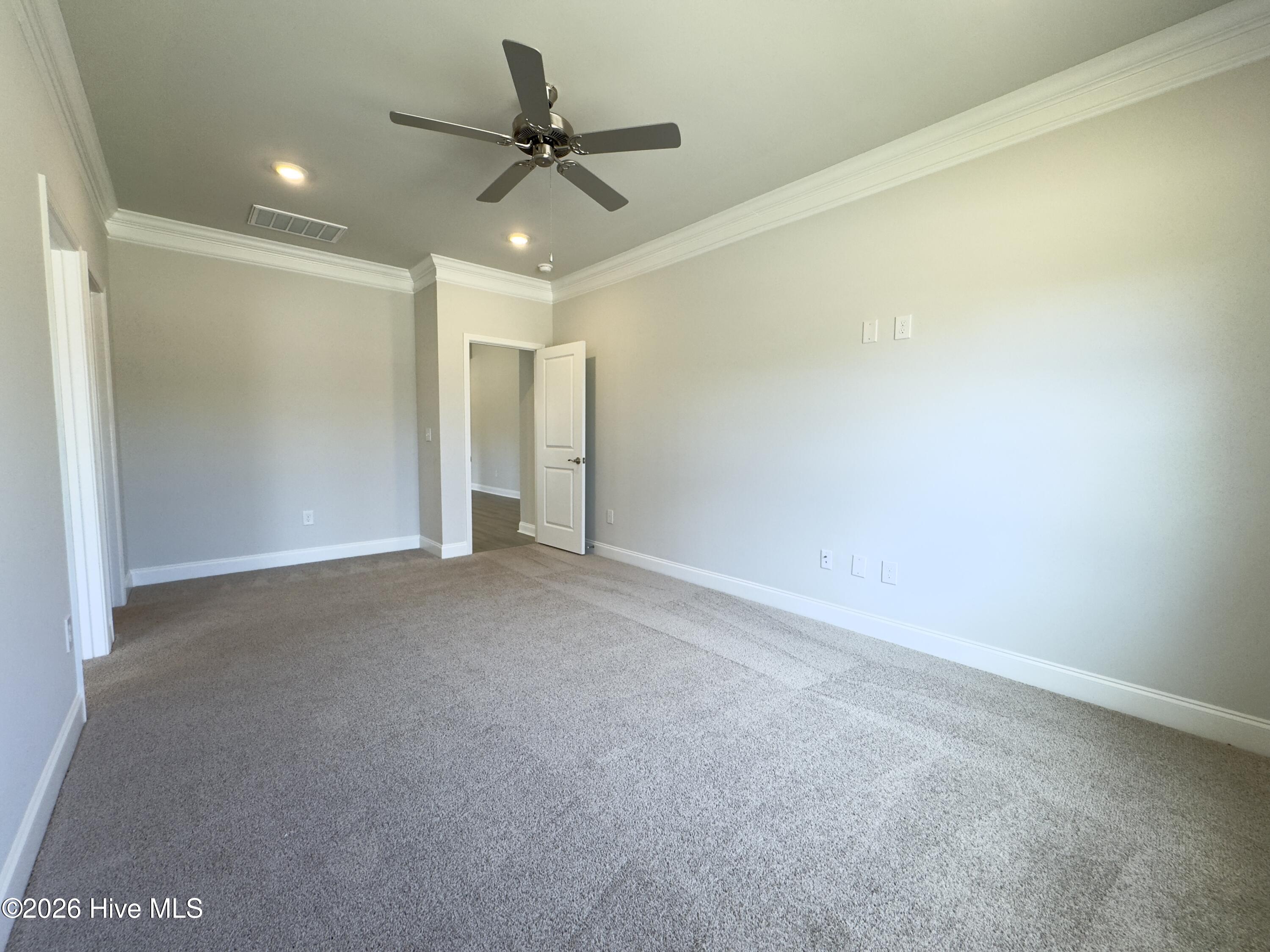 100563341 | Photo 14