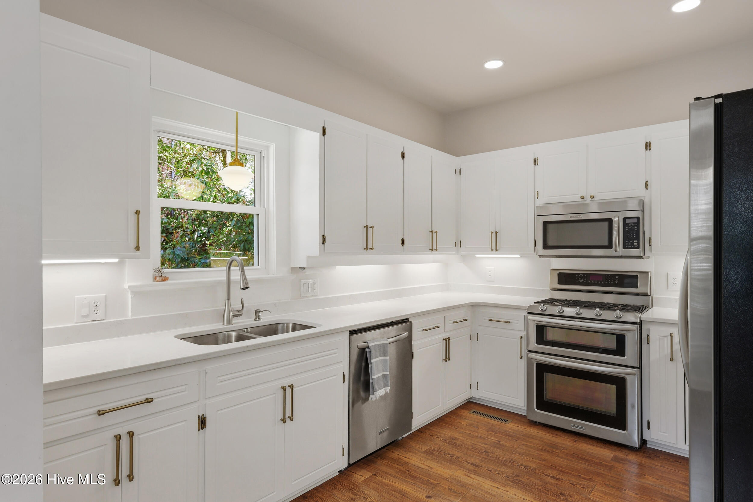 100561300 | Photo 19