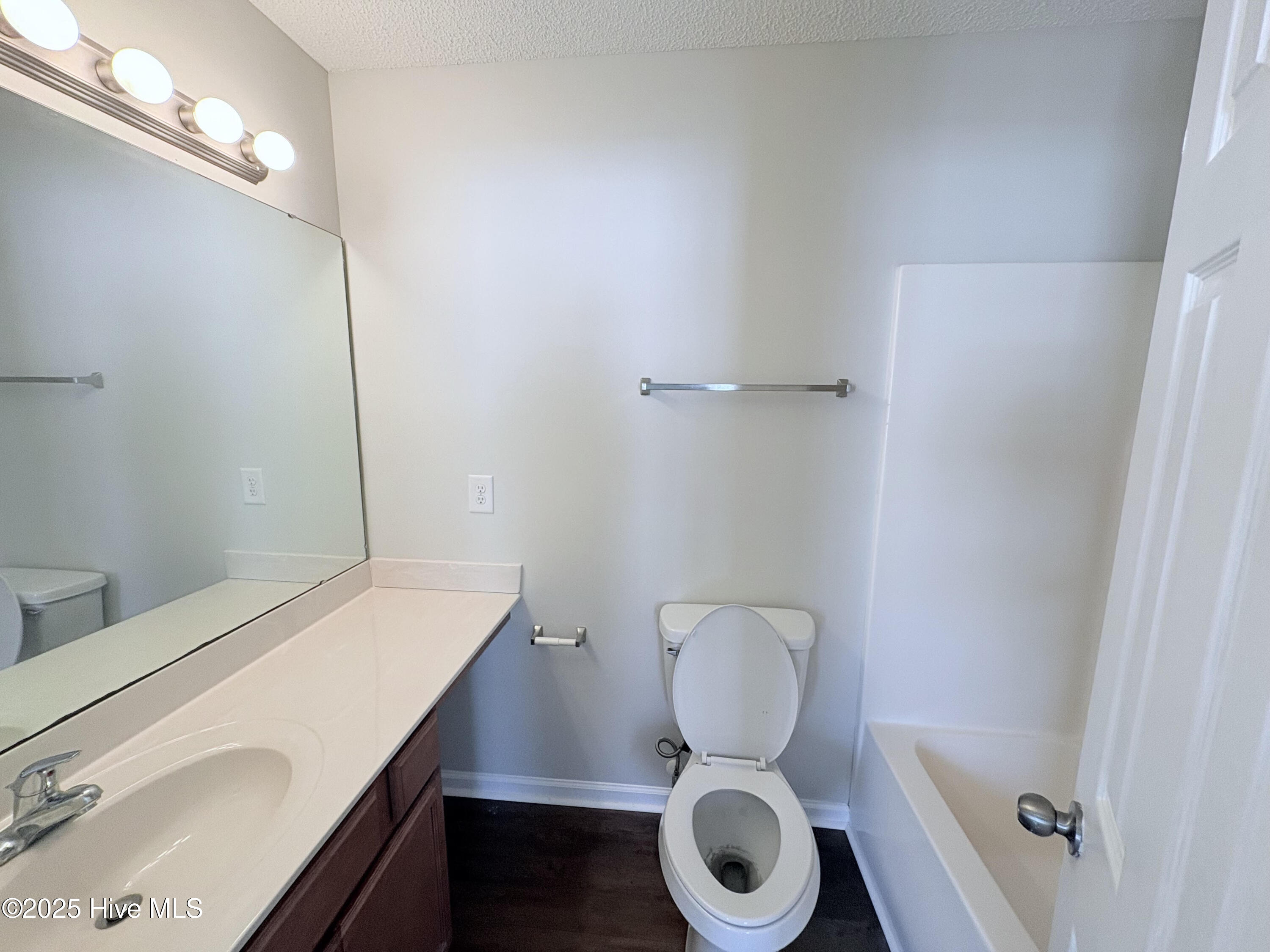 100542768 | Photo 23