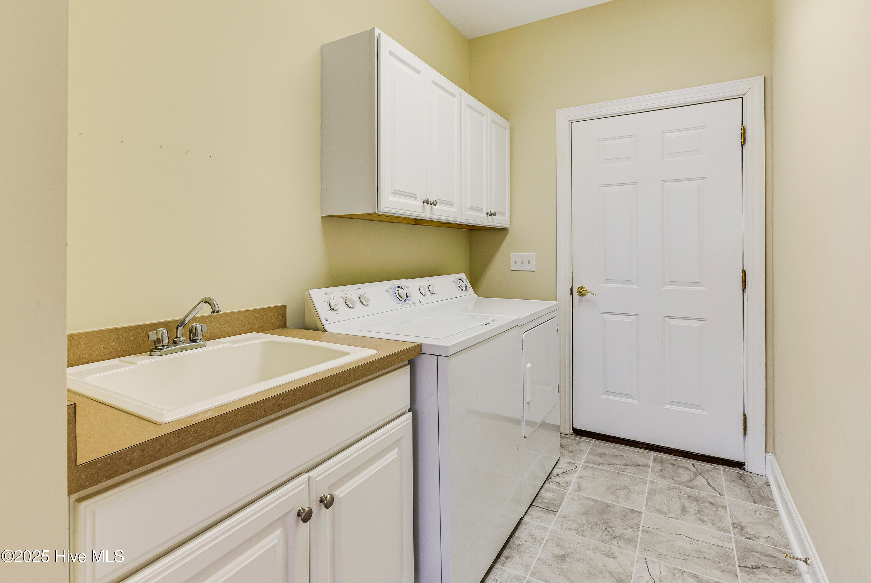 100537931 | Photo 21