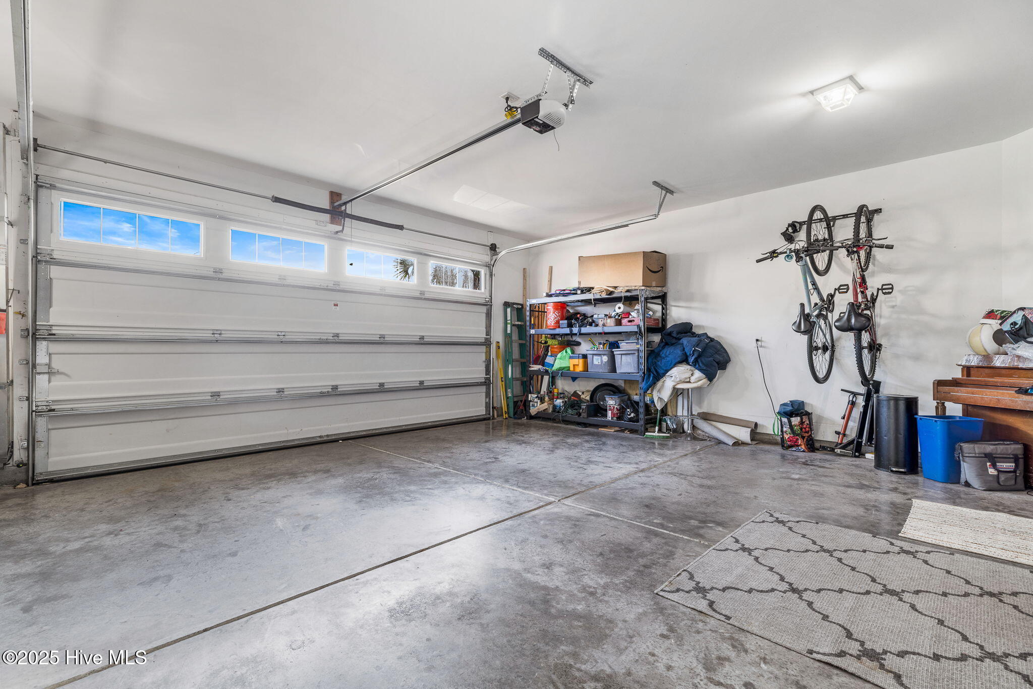 100542385 | Photo 44