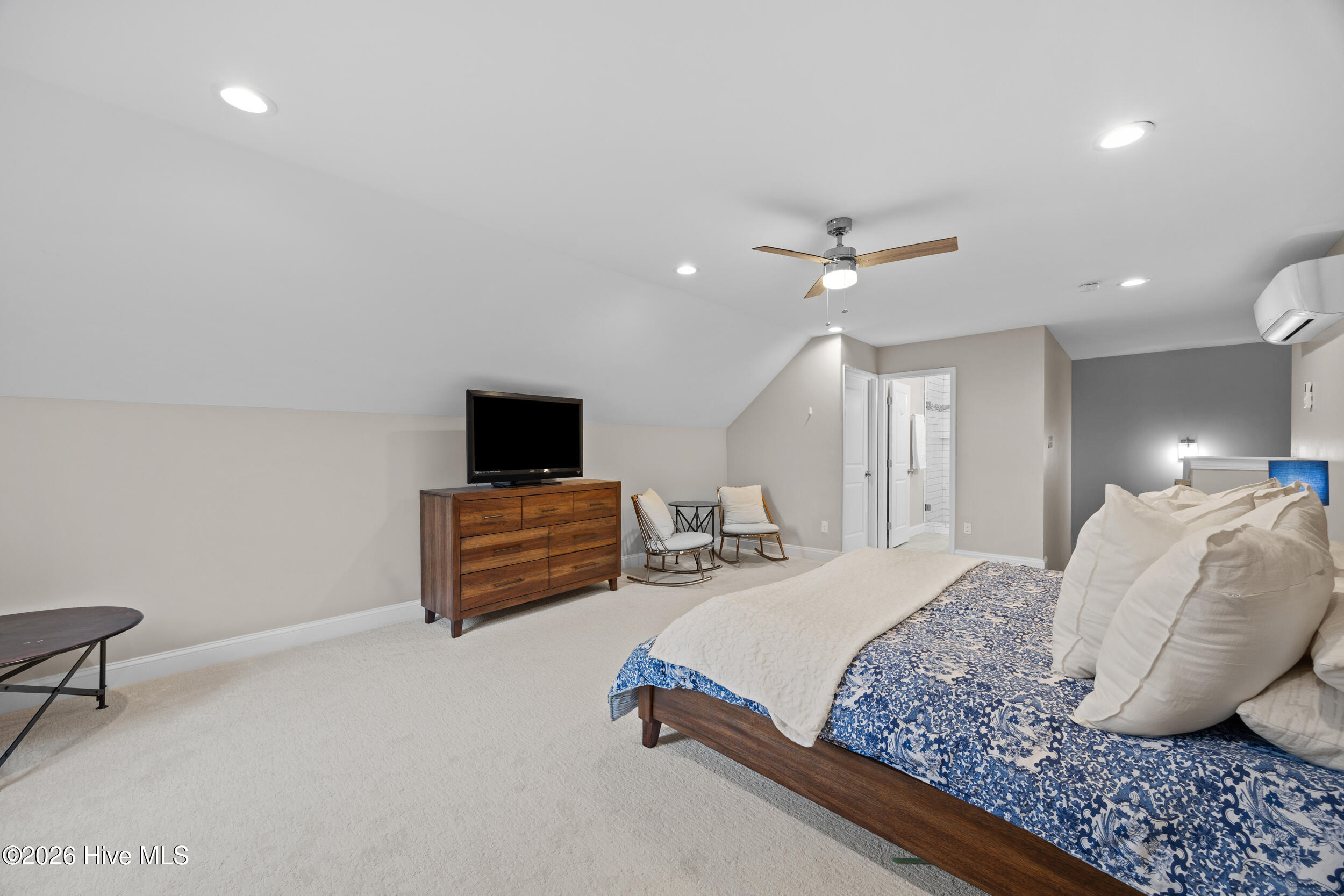 100554590 | Photo 47