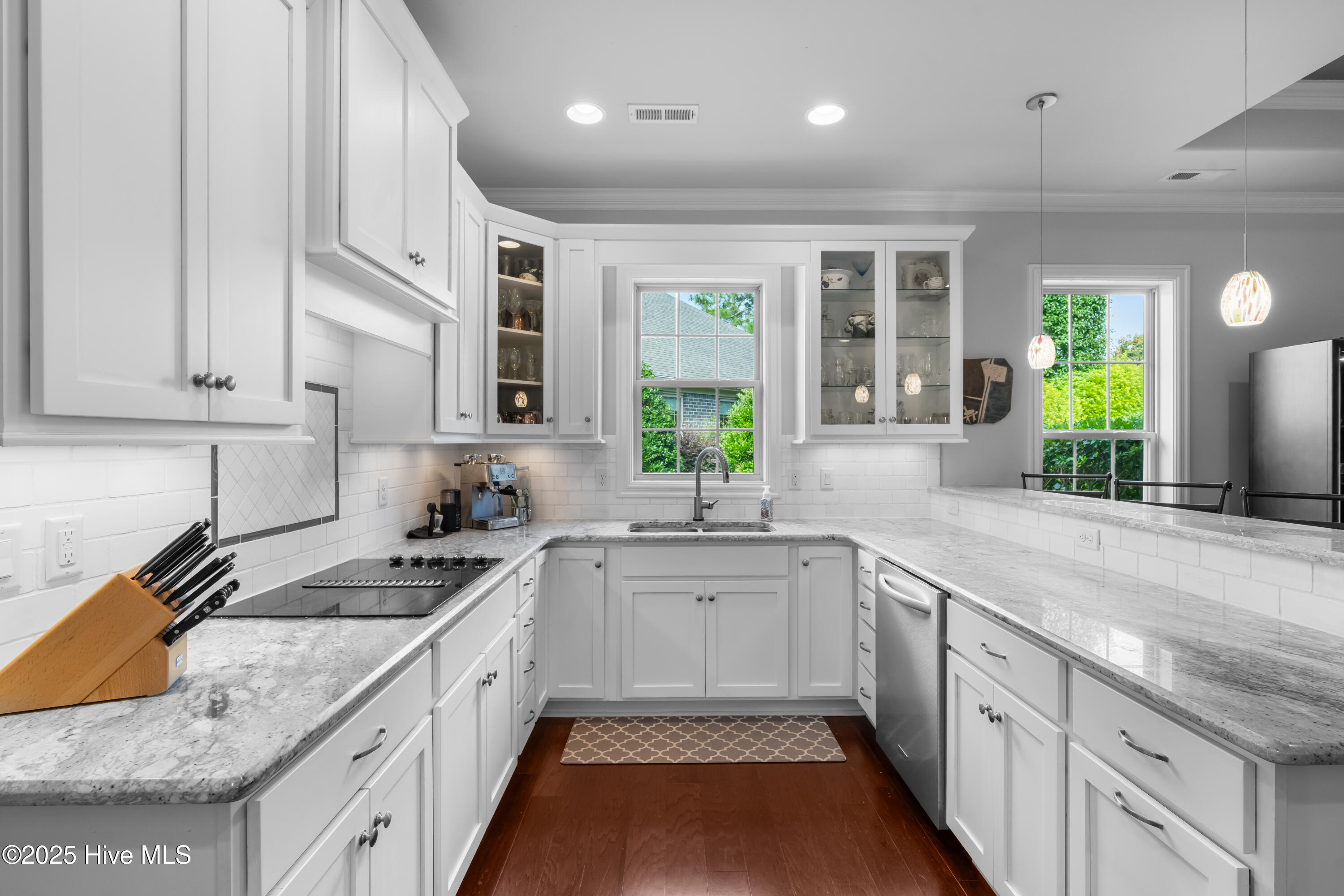 100510416 | Photo 14