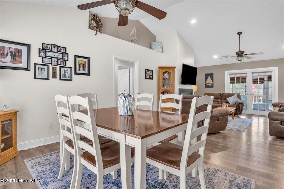 100563011 | Photo 15