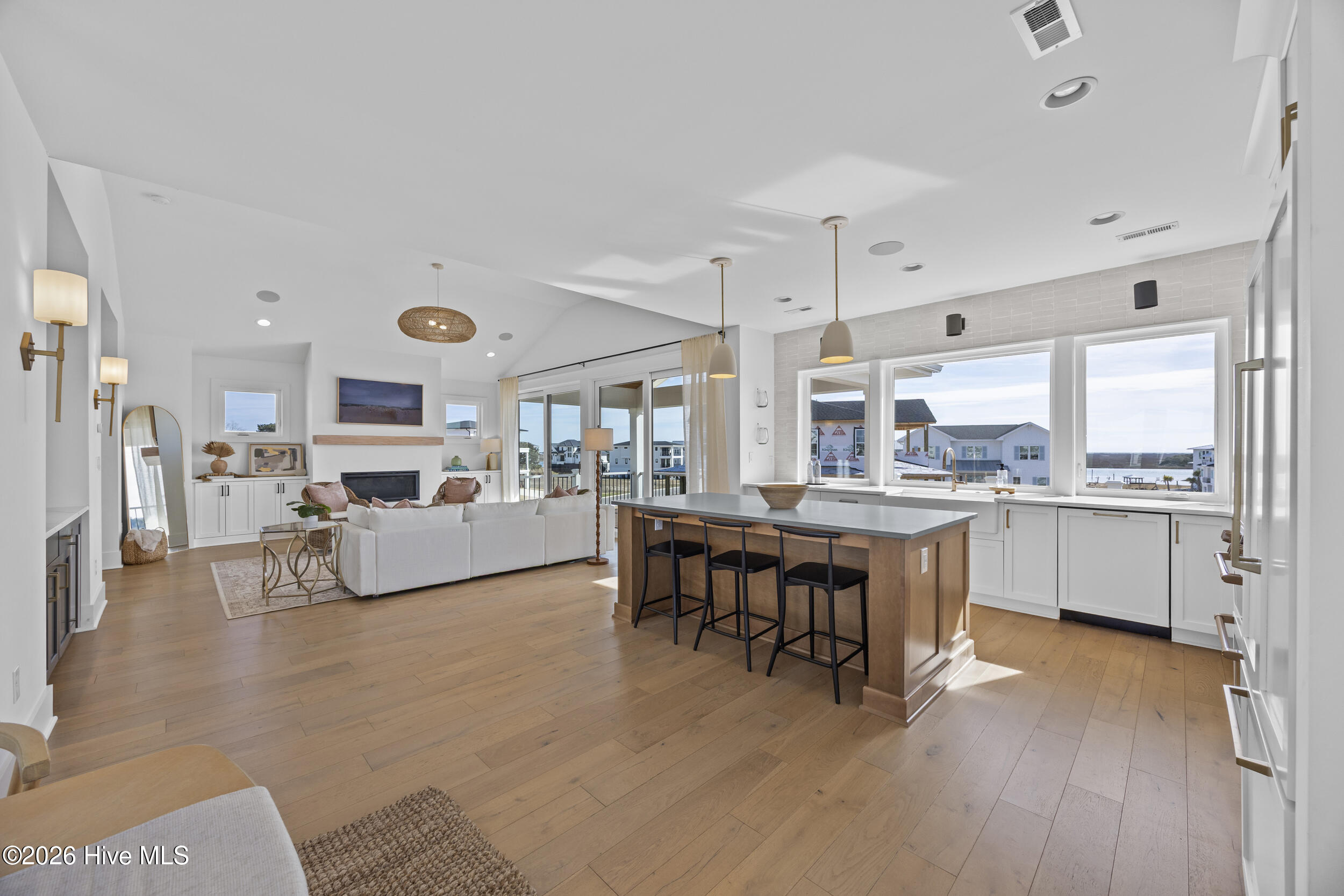 100551268 | Photo 22