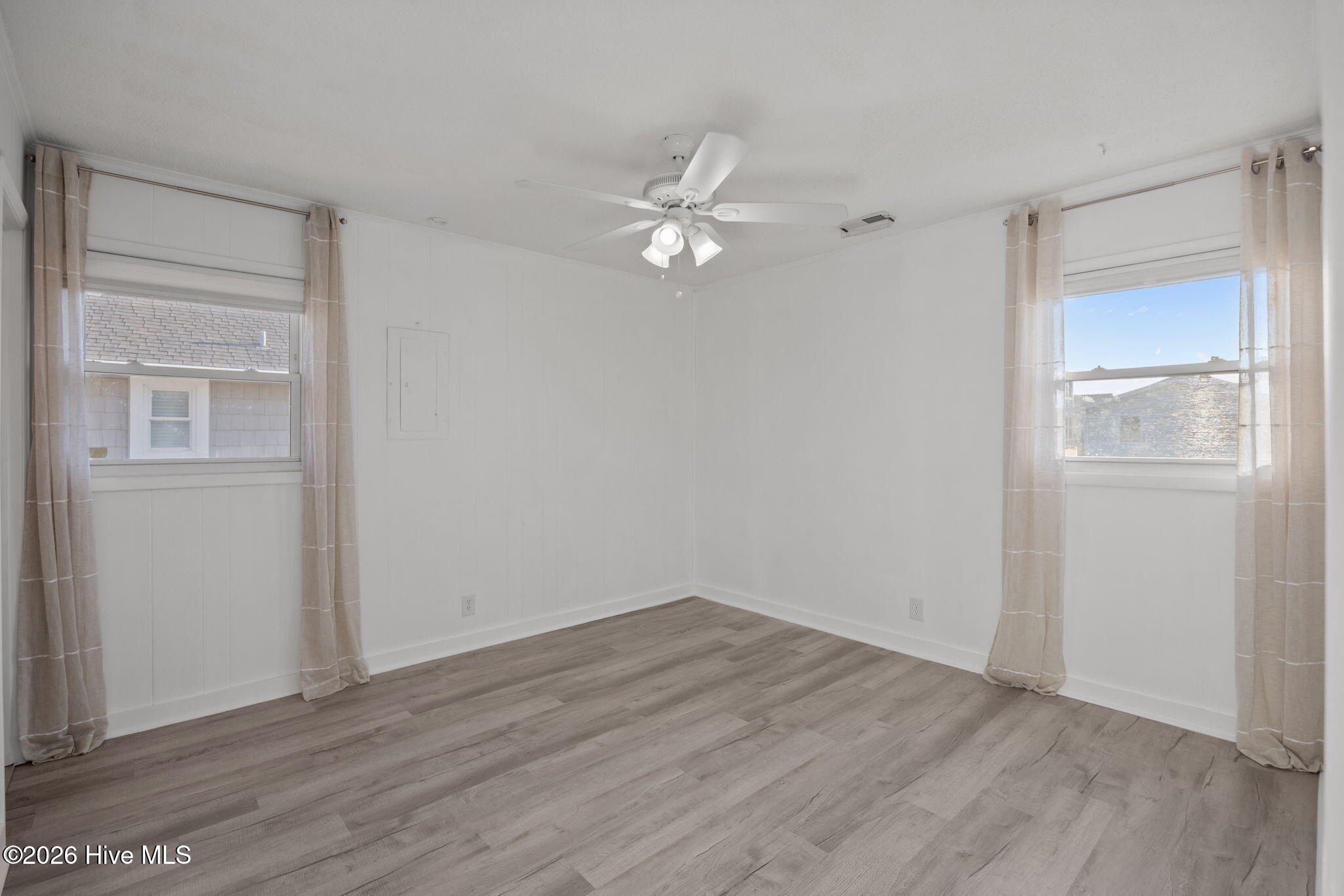 100564867 | Photo 16