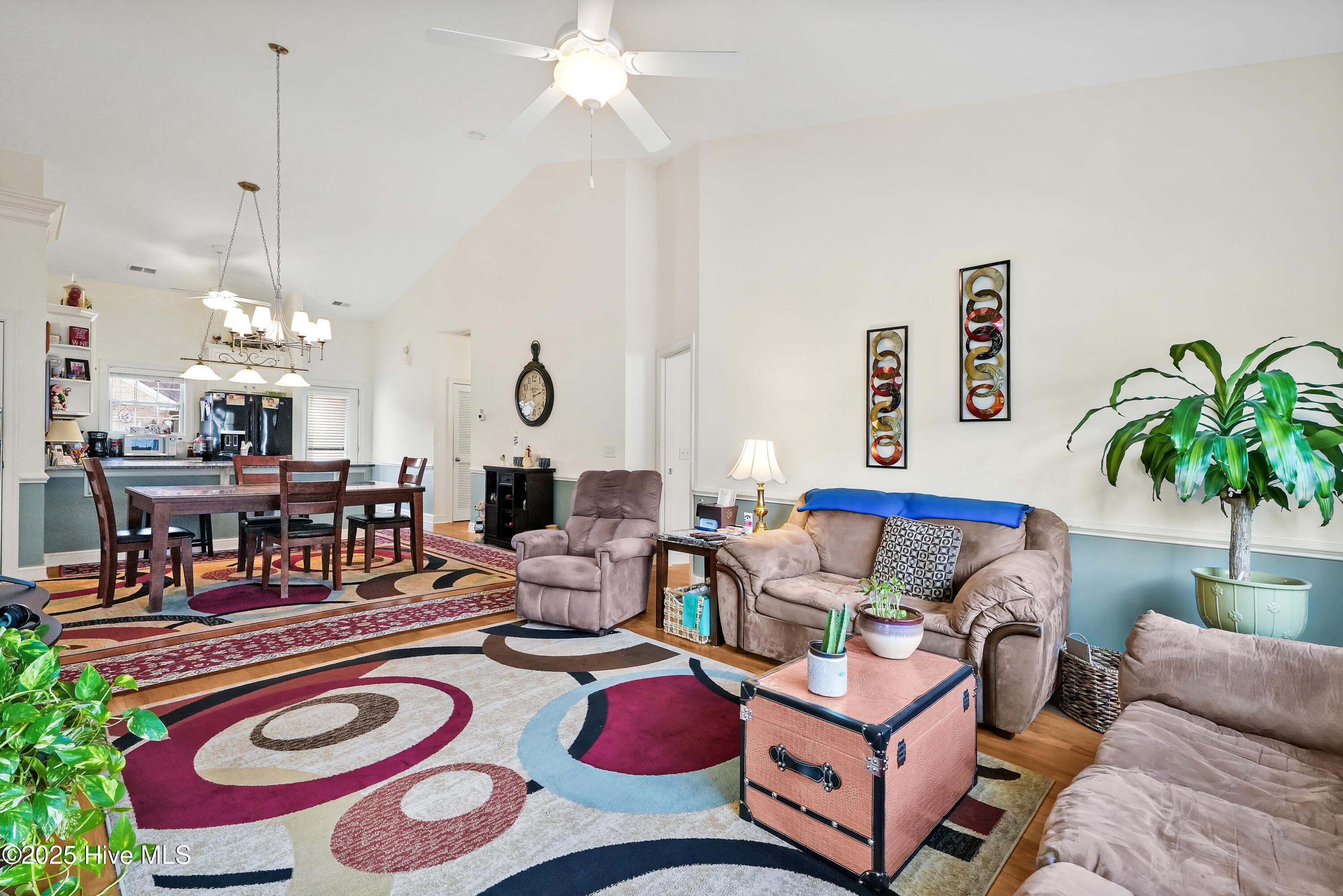 100564897 | Photo 15