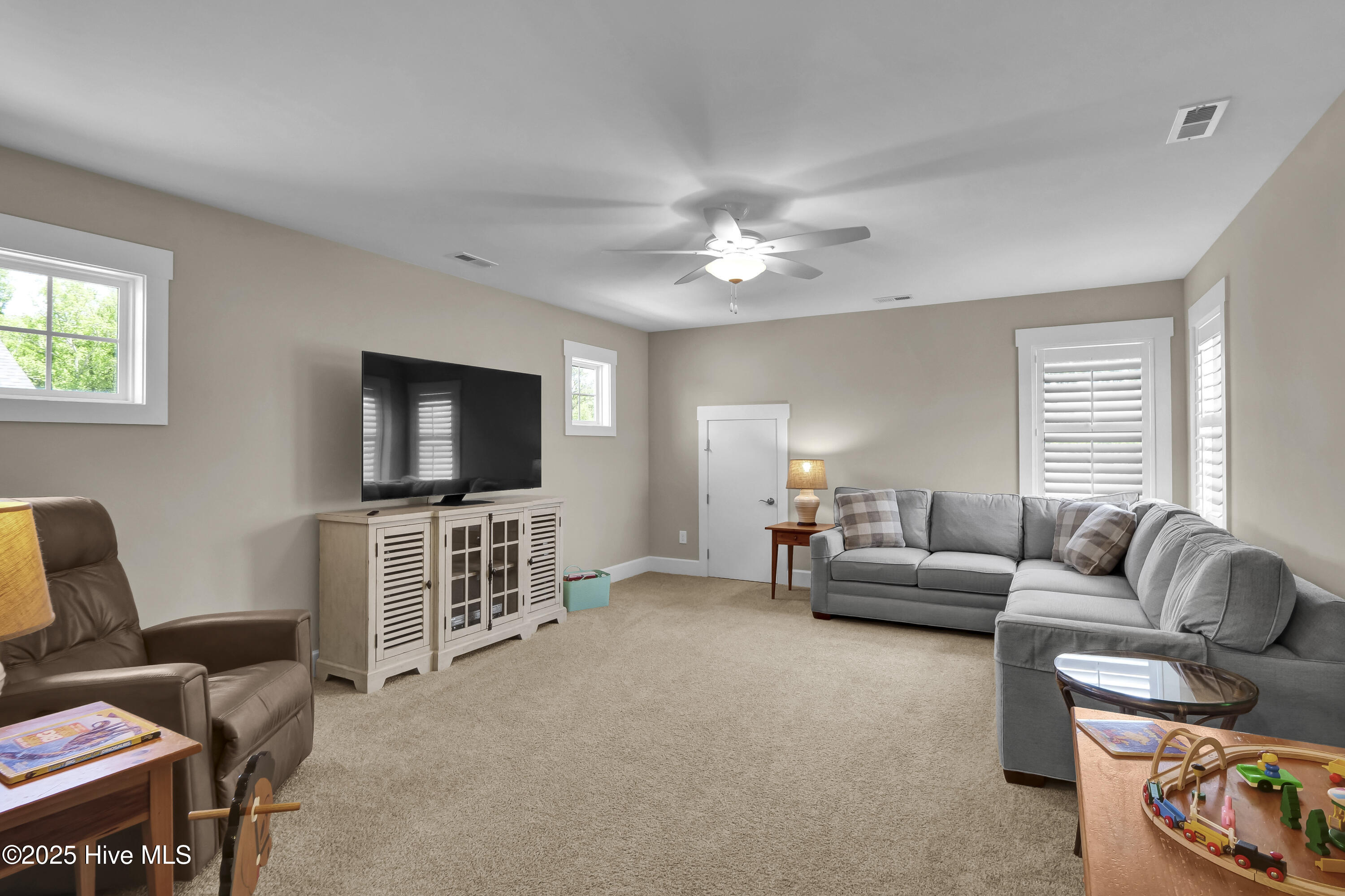 100504892 | Photo 23